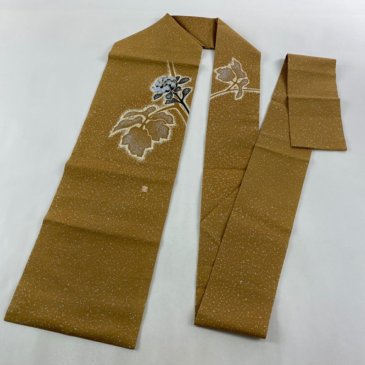 【美品】 名古屋帶 逸品級 落款あり 枝花 茶 純蠶絲