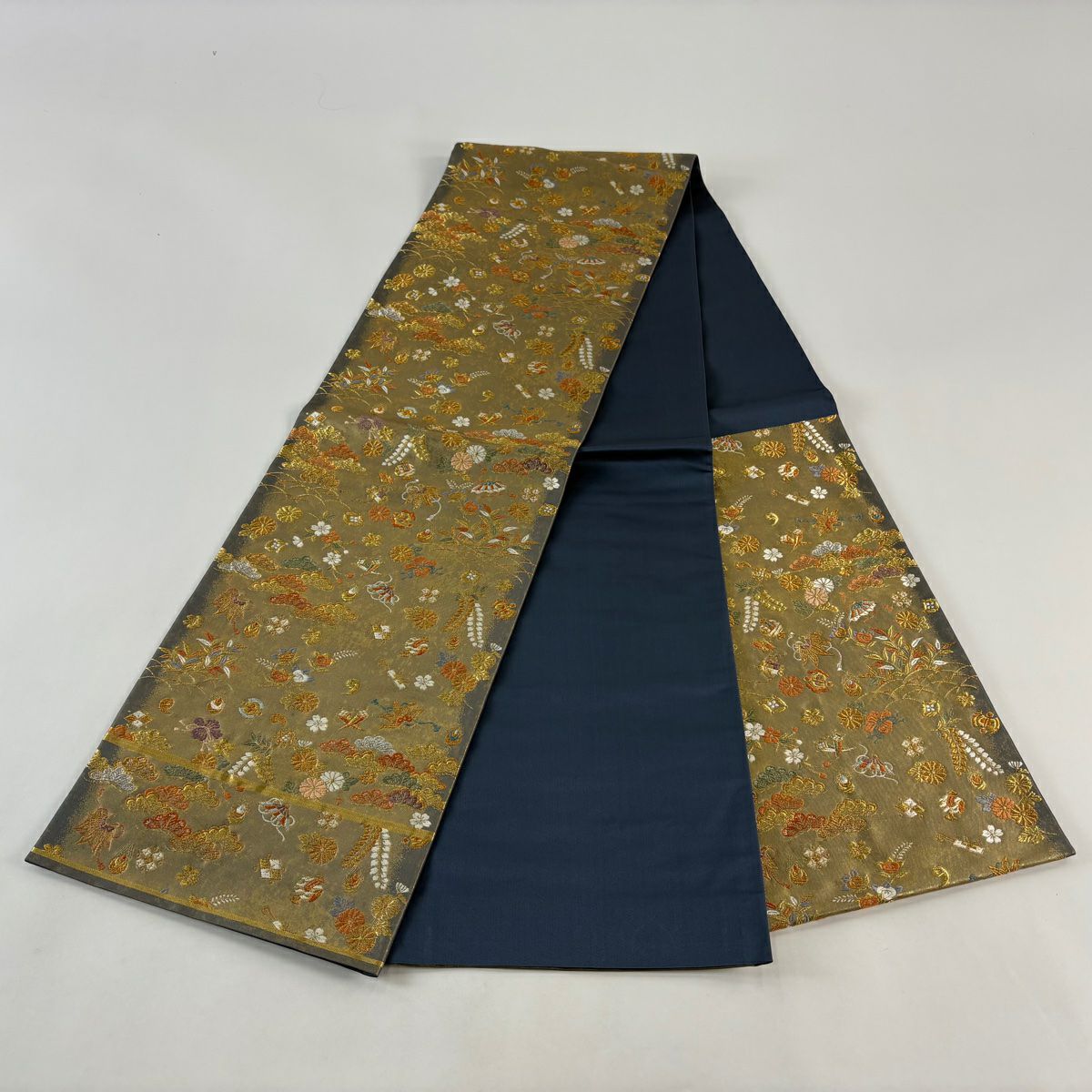 【美品】 袋帶 秀品級 關西裁縫 寶盡くし 笠松樹 刺繡 金銀線 金色 六通 純蠶絲