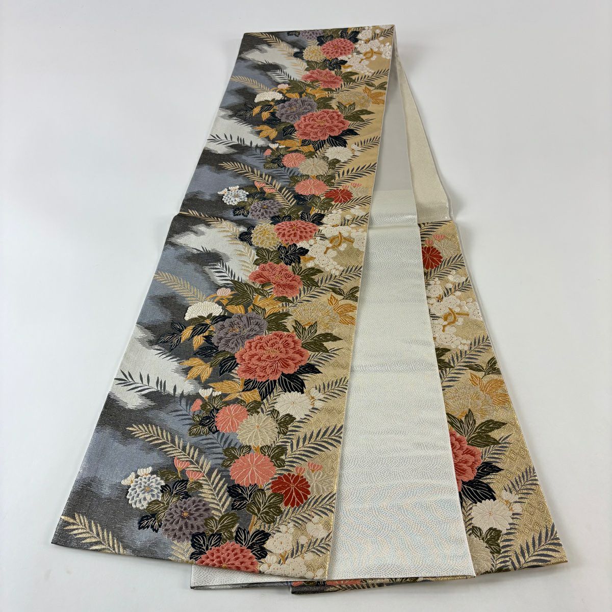 【美品】 袋帶 秀品級 萬華集 牡丹 菊花 刺繡 金線 灰色 六通 純蠶絲