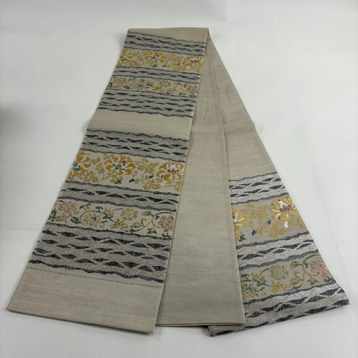 【美品】 袋帶 秀品級 花唐草紋 波 金金箔 銀線 灰茶 お太鼓圖案 純蠶絲