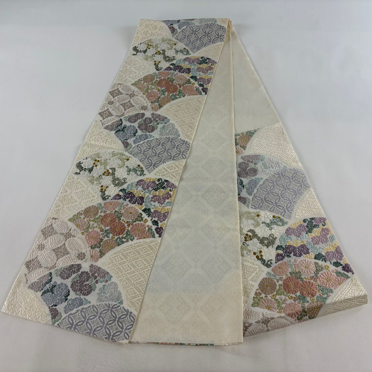 【美品】 袋帶 逸品級 菊花 桐 唐織 奶油 六通 純蠶絲