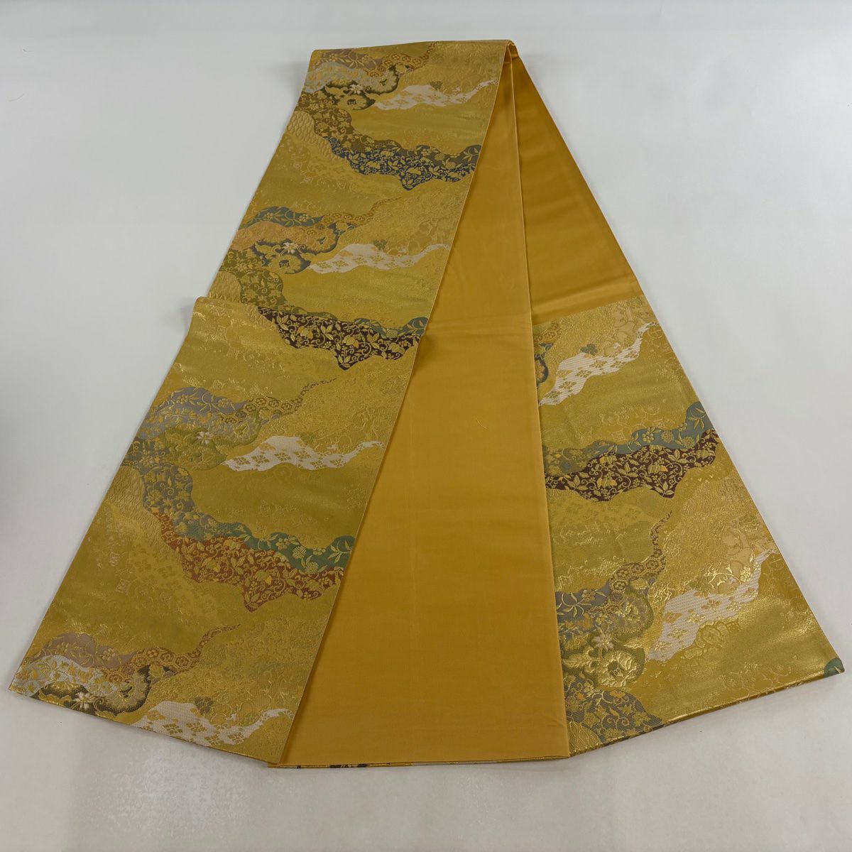 【美品】 袋帶 秀品級 煌洛乃匠 霞 花唐草紋 金金箔 金色 六通 純蠶絲