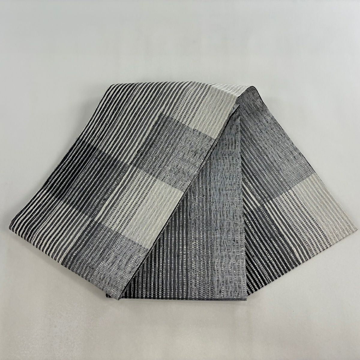 【美品】 袋帶 名品級 夏帶 市松樹紋 縞紋 金金箔 灰色 大鼓圖案 純蠶絲
