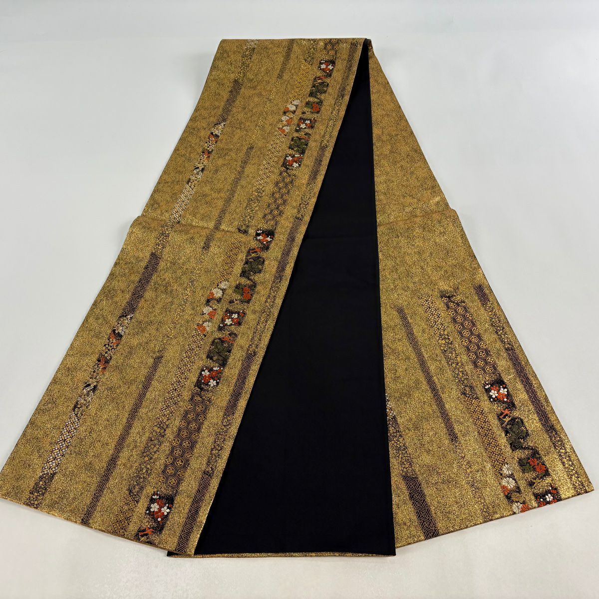 【美品】 袋帶 名品級 加納幸 落款 花鳥 有職文樣 金絲 金金箔 金色 大鼓圖案 純蠶絲