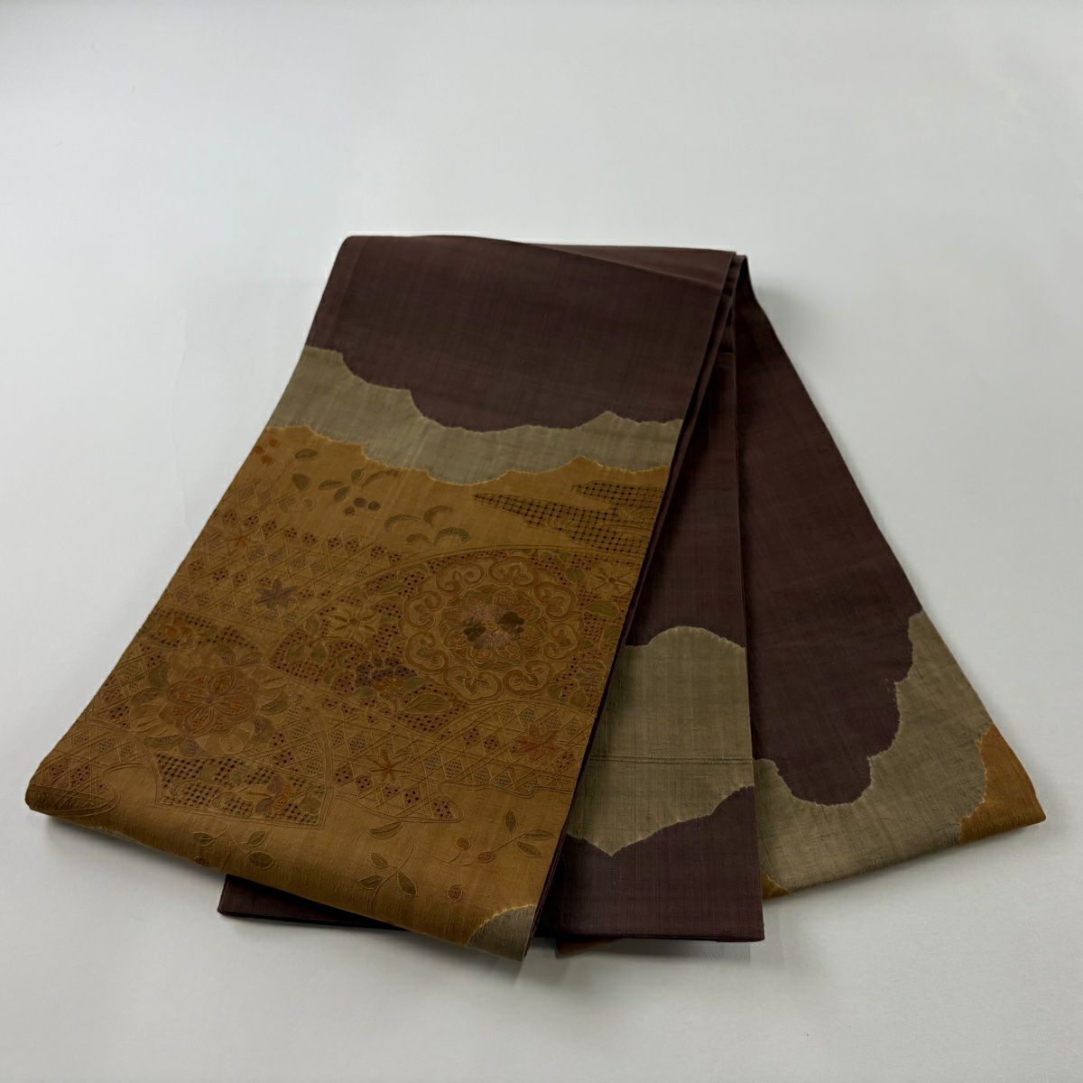 【美品】 袋帶 秀品級 紬織織 扇子面 華紋 刺繡 絞染 山吹茶 純蠶絲