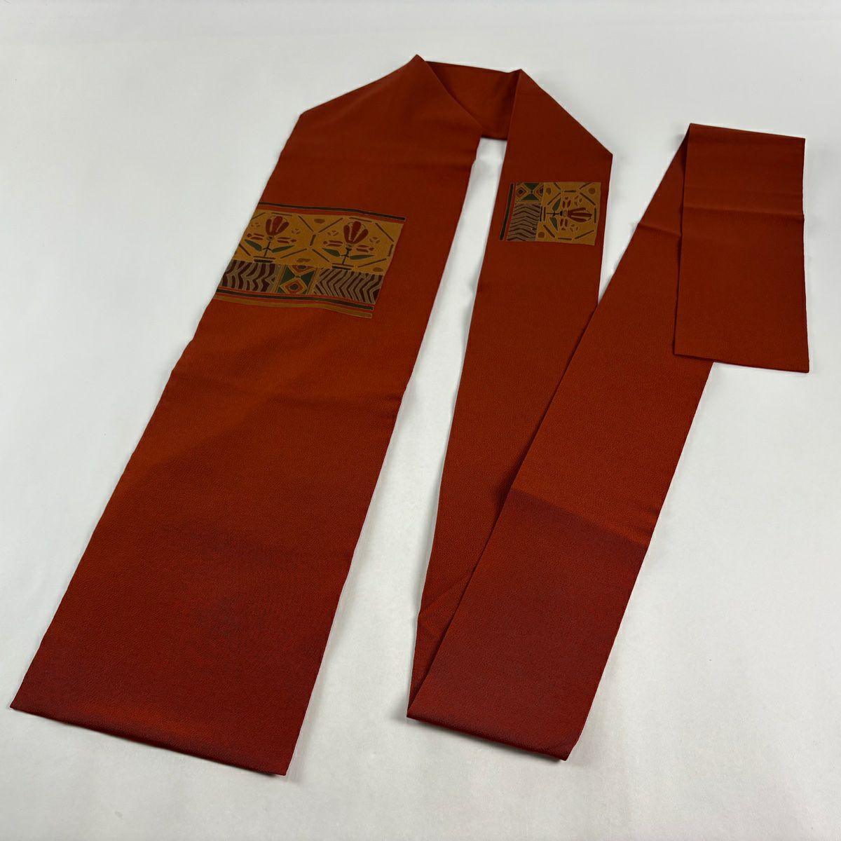 【美品】 名古屋帶 優品級 草花紋紋 幾何學刺繡 縮緬 えんじ 純蠶絲