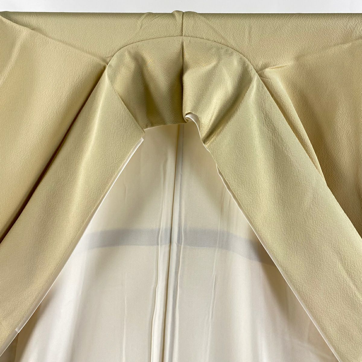 【美品】 留袖禮服禮服 身長170.5cm 袖長66.5cm M 雙層 人間國寶 福田喜重 落款あり 冊子 菊花 刺繡 金銀彩 米色 純蠶絲 逸品級 三つ紋