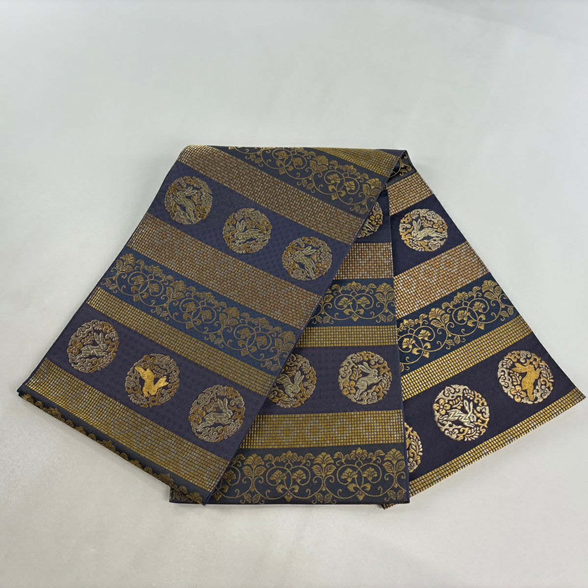 【美品】 袋帶 逸品級 じゅらく 落款あり 黃金繭 花唐草紋 兔子 金絲 金金箔 青紫 六通 純蠶絲