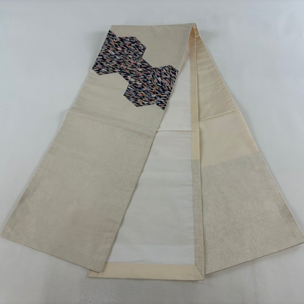 【美品】 開口名古屋帶 優品級 扇子子 銀線 奶油色 純蠶絲