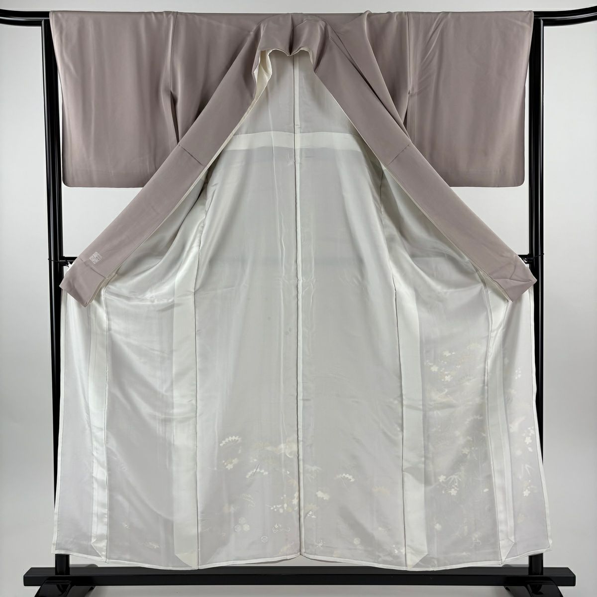色留袖禮服 身長155.5cm 袖長65.5cm M 單層 千總 落款あり 松樹竹子梅花 仙鶴 金金箔 金銀彩 灰紫 純蠶絲 逸品級 三つ紋