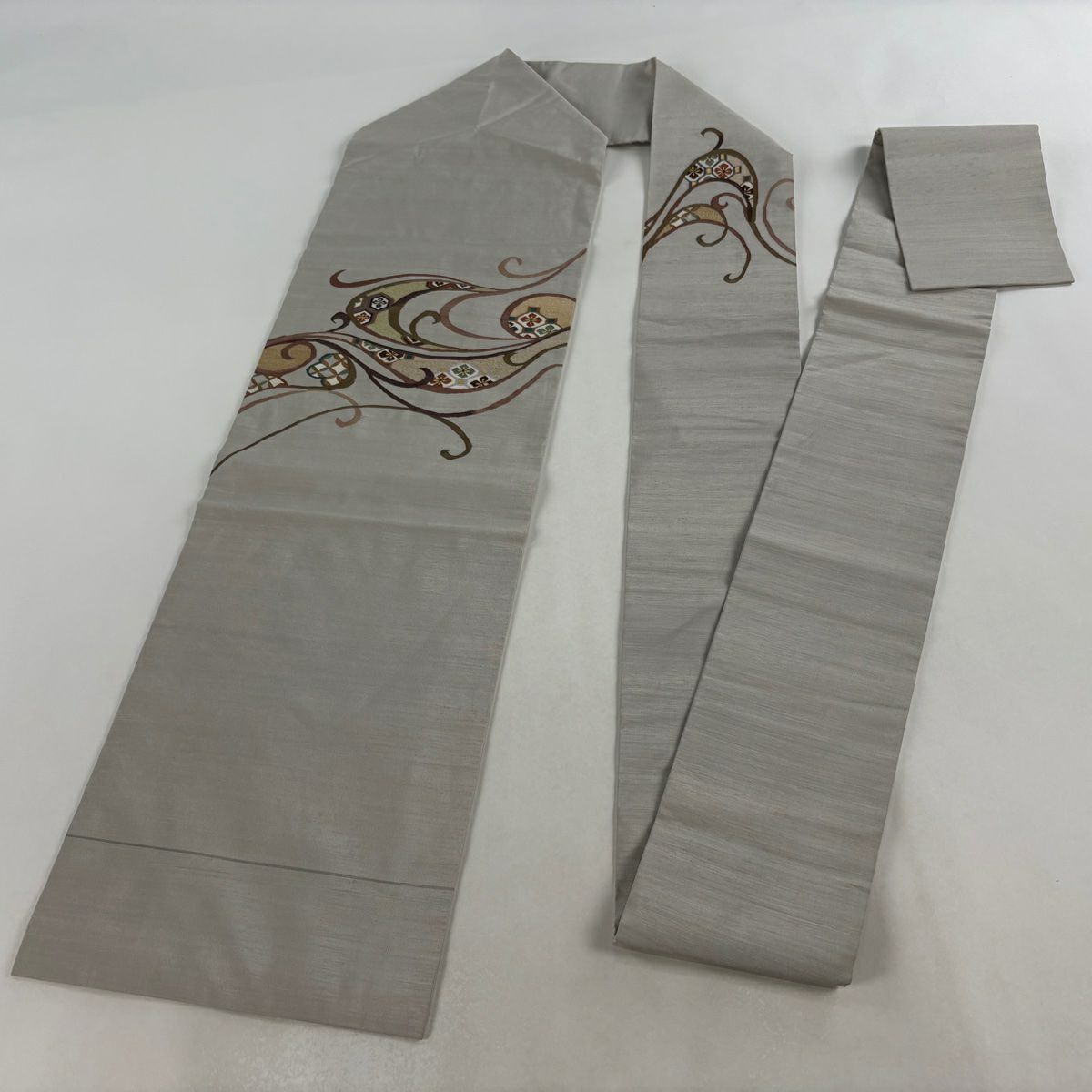 【美品】 名古屋帶 秀品級 波頭 蜀江文 金絲 綴織 灰色 純蠶絲
