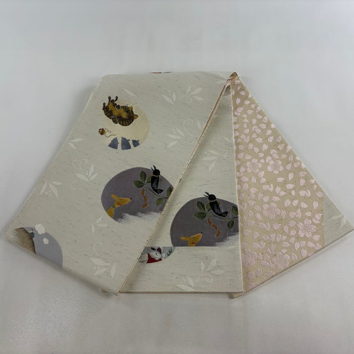 【美品】 袋帶 逸品級 貓與老鼠 兔子與烏龜 金金箔 灰白 大鼓圖案 純蠶絲
