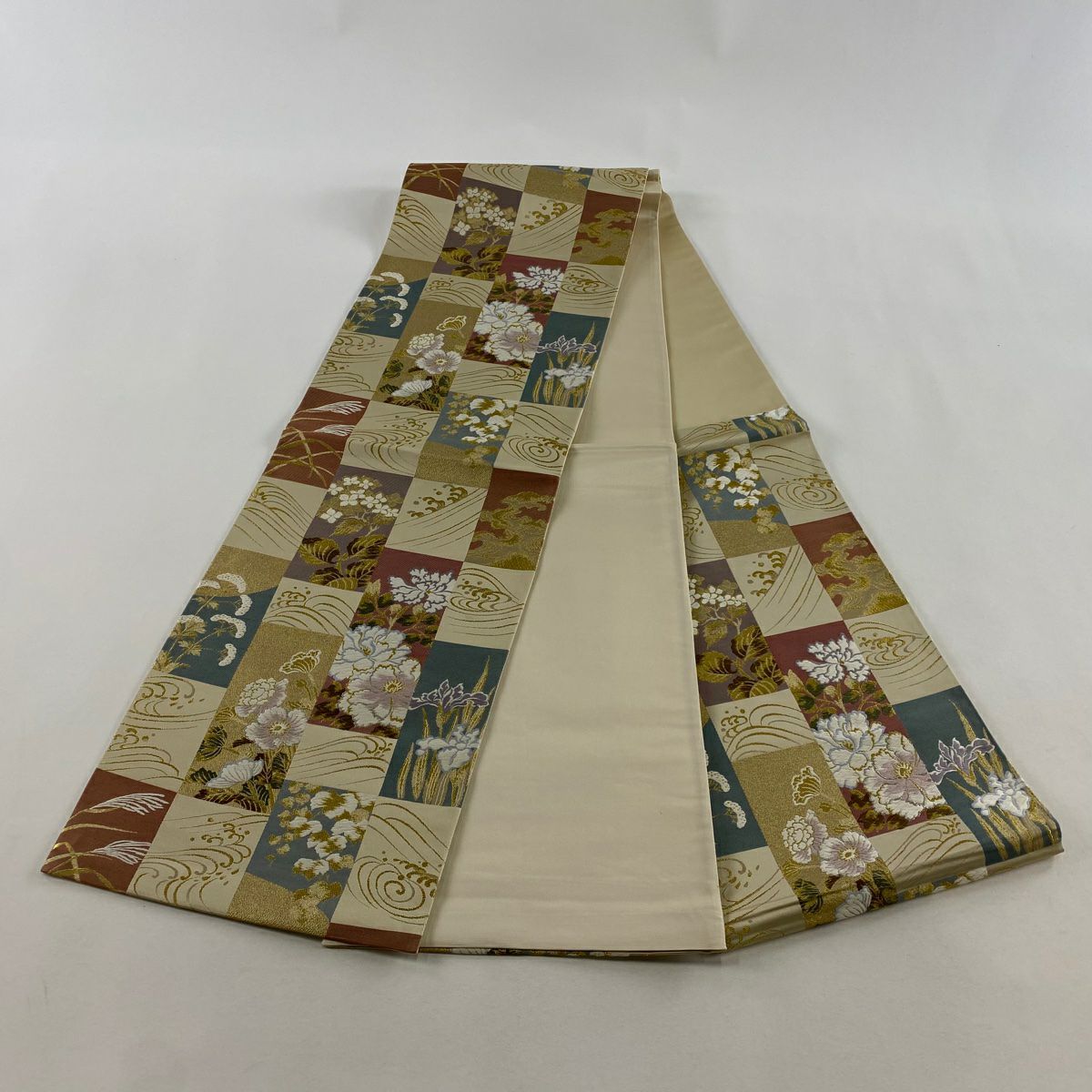 【美品】 袋帶 秀品級 短冊 草花紋 金銀彩 唐織 米色 六通 純蠶絲