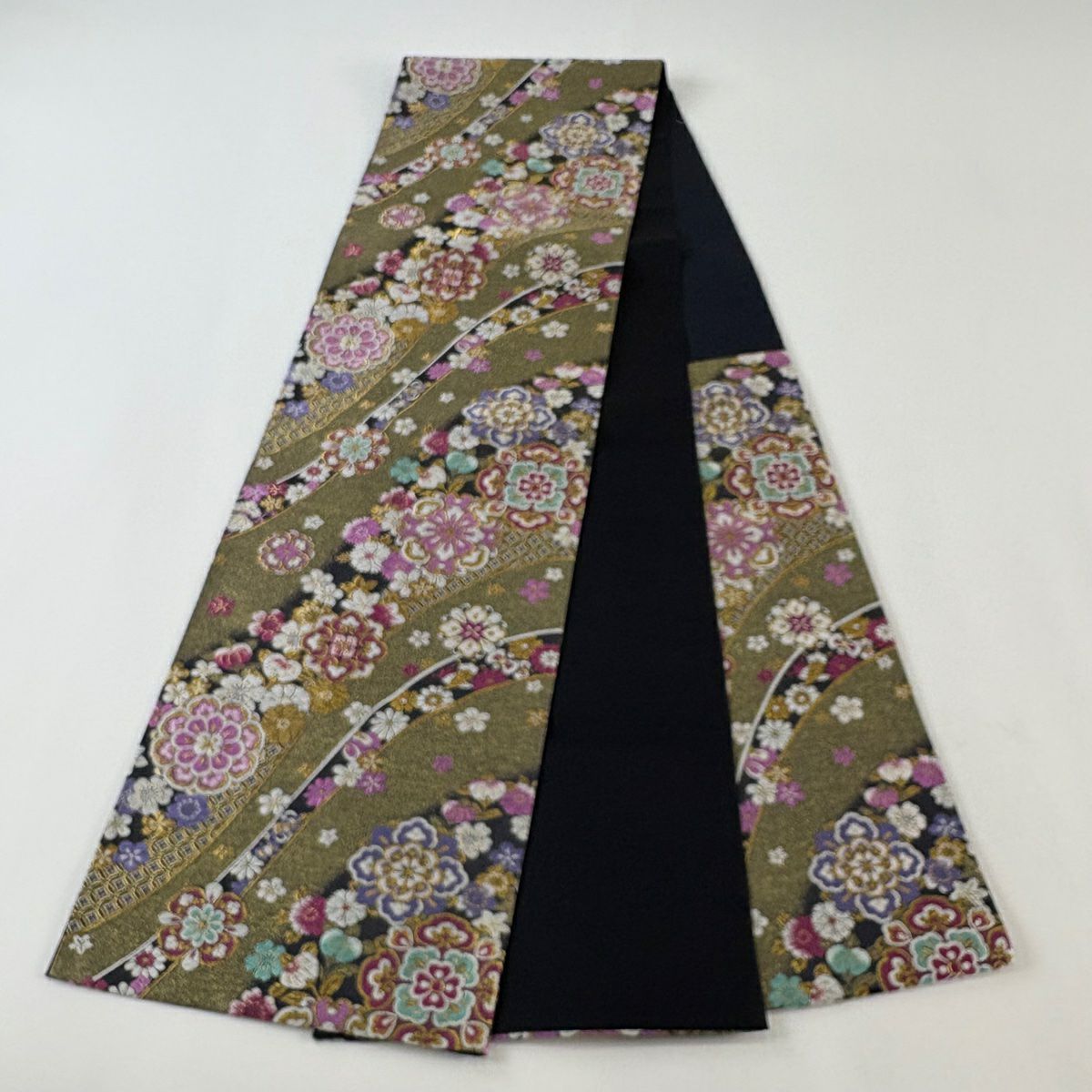 【美品】 袋帶 秀品級 長版 華紋 草花紋紋 唐織 金金箔 黑 六通 純蠶絲