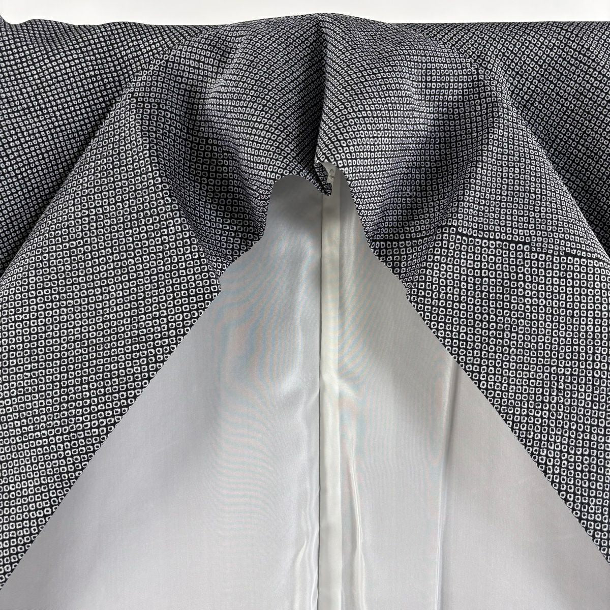 【美品】 小紋 身長151.5cm 袖長67.5cm L 雙層 疋田紋 幾何圖案 黑 純蠶絲 名品級