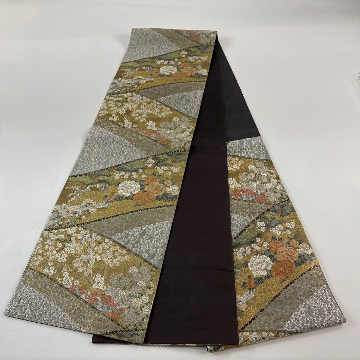 【美品】 袋帶 逸品級 落款あり 織匠十一代目 篠屋宗兵衛 本金金箔 牡丹 松樹梅花 唐織 金糸 銀 六通 純蠶絲