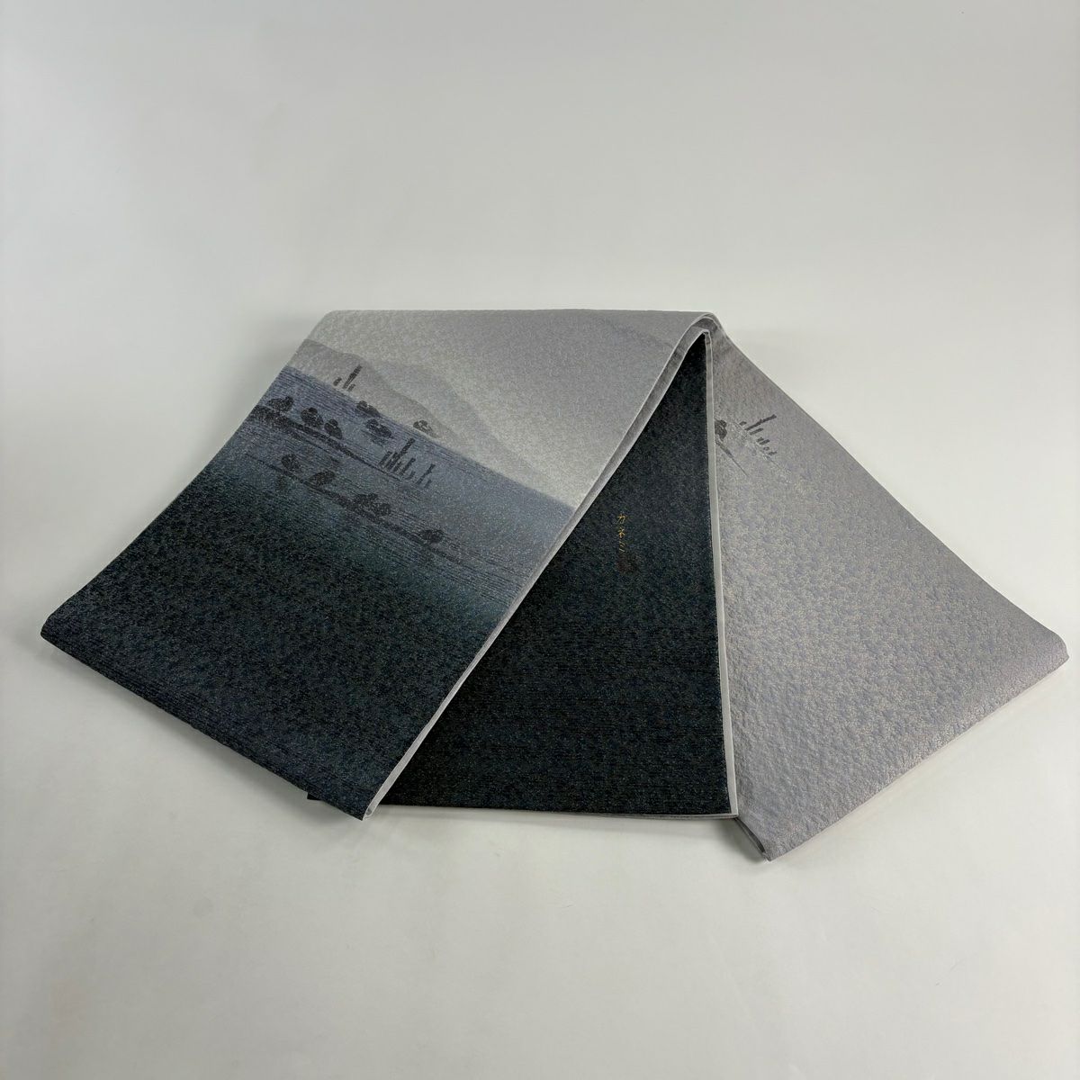 【美品】 袋帶 秀品級 附落款 風景 遠山 金通 金灰色 大鼓圖案 純蠶絲