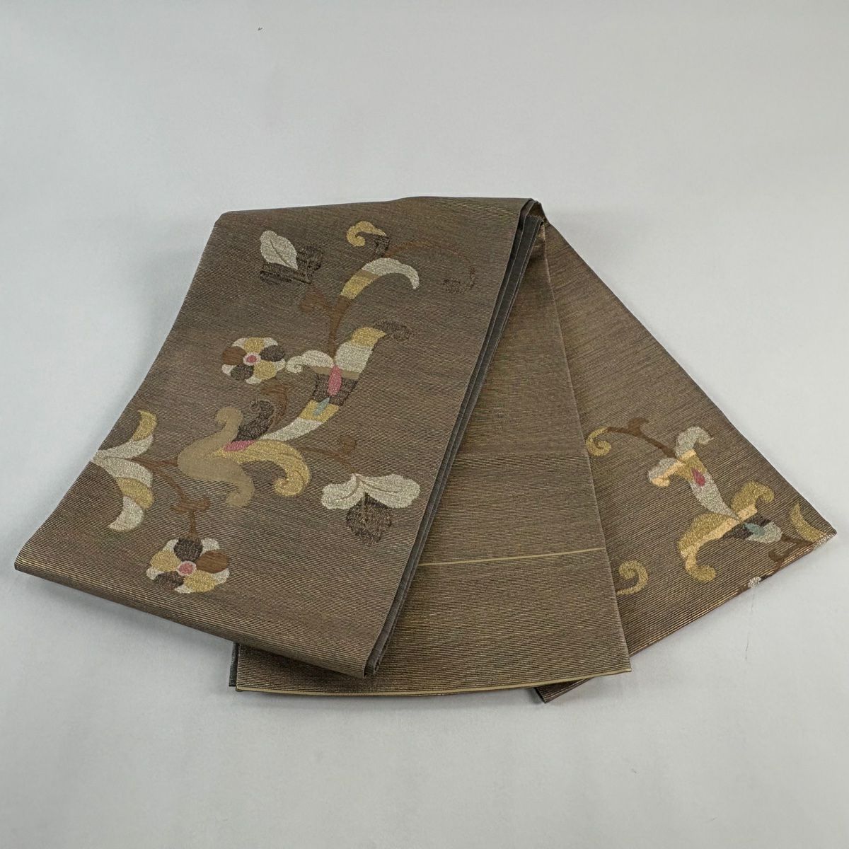 【美品】 袋帶 秀品級 關西仕立 草花紋 金絲 金金箔 金色 大鼓圖案 純蠶絲