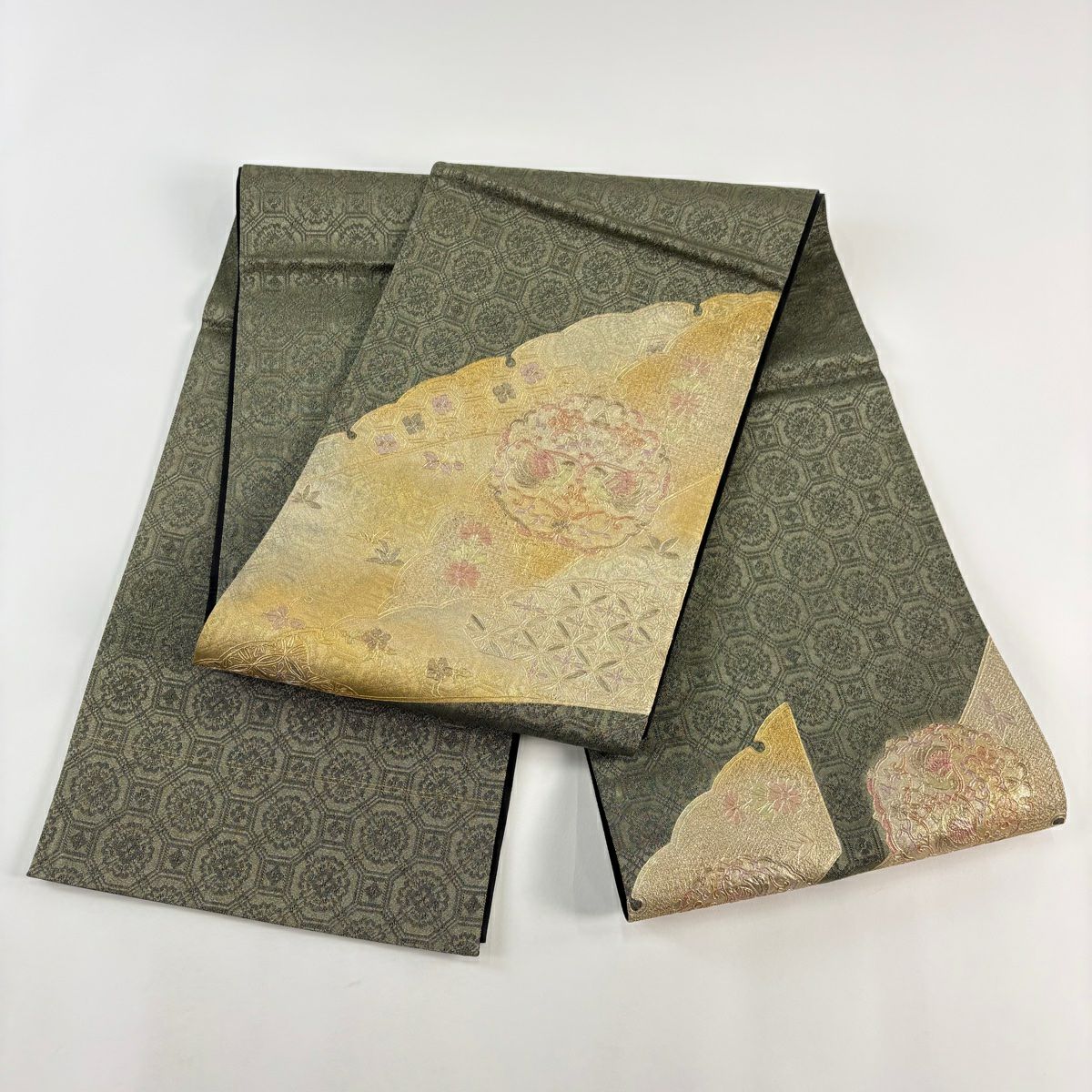【美品】 袋帶 秀品級 向鳥 草花紋刺繡 金銀彩 金色 大鼓圖案 純蠶絲
