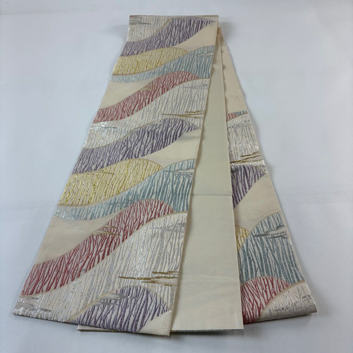 【美品】 袋帶 秀品級 鈴乃屋 山並 樹木 刺繡 金銀彩 米色 六通 純蠶絲