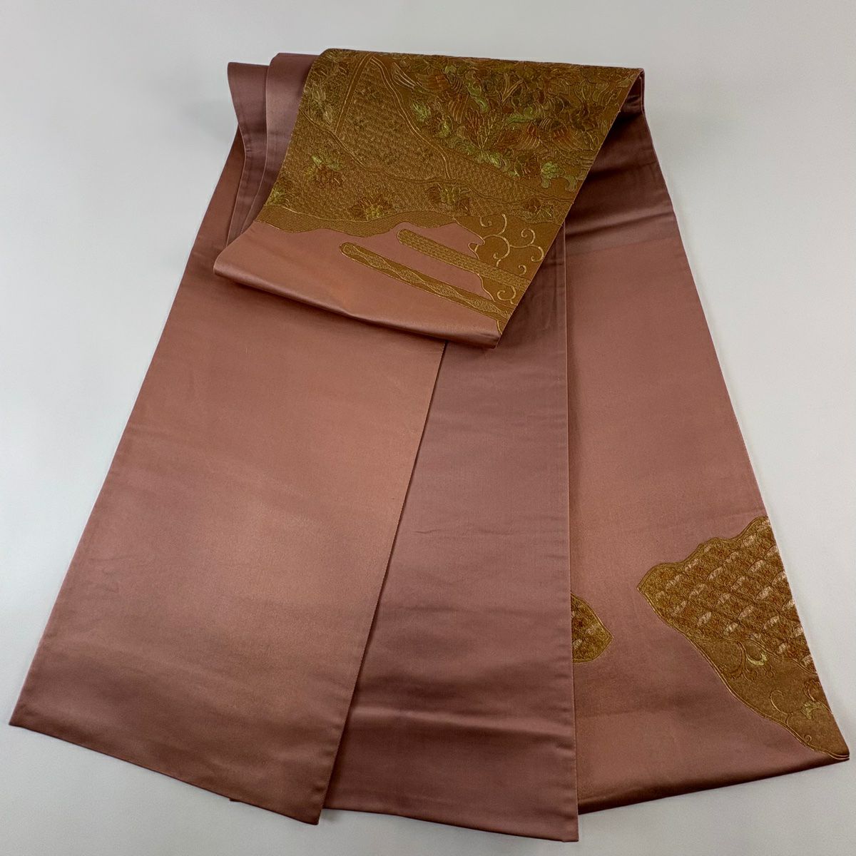 【美品】 袋帶 秀品級 向鳥 草花紋刺繡 金銀彩 粉米色 大鼓圖案 純蠶絲