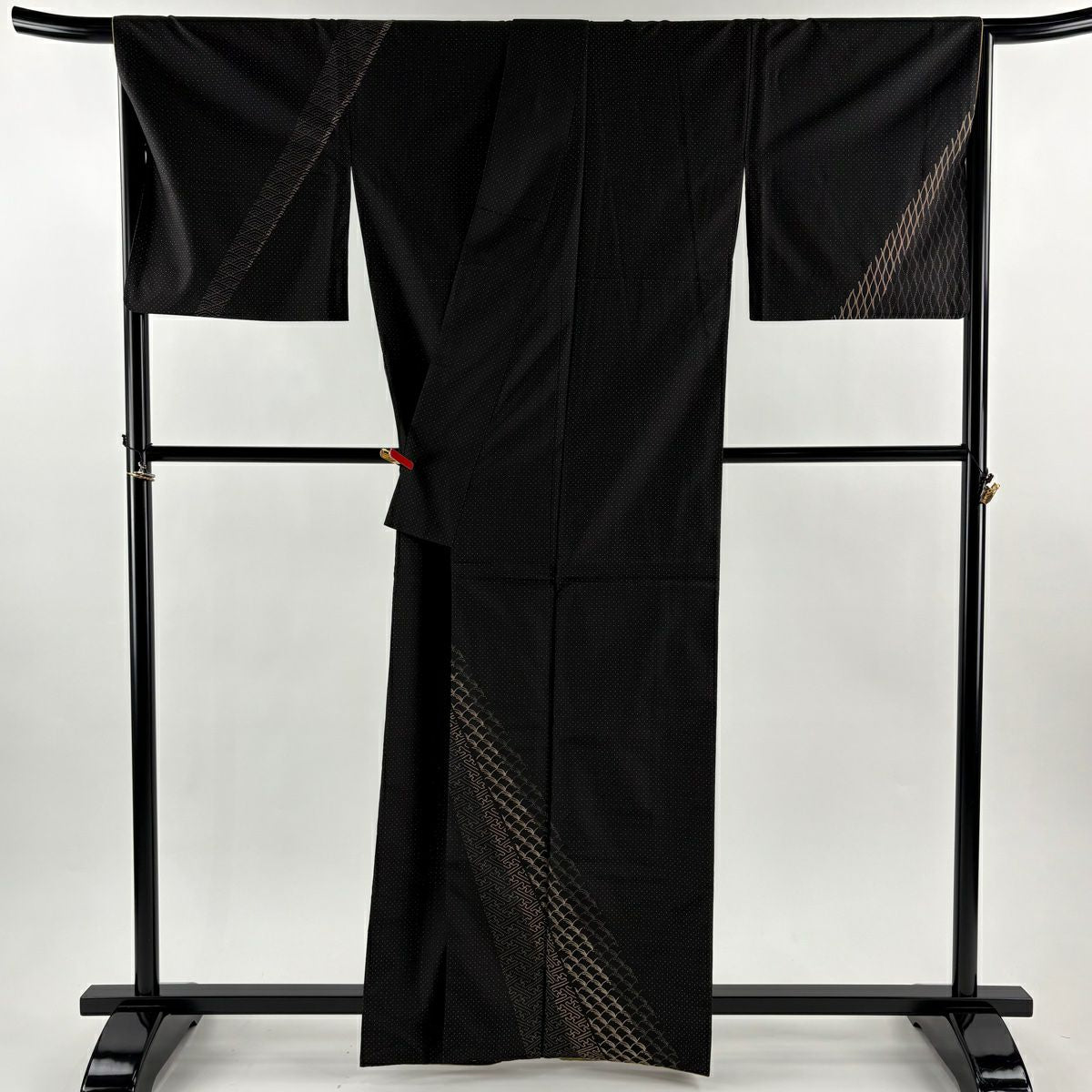 【美品】 付下 身長162cm 袖長68cm L 雙層 川村久太郎 紬織織 落款あり 紗綾形 青海波 刺繡 黑 純蠶絲 逸品級