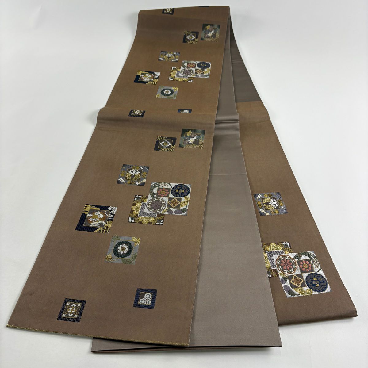 【美品】 袋帶 秀品級 花鳥 松樹竹子梅花 金糸 刺繡 茶 お太鼓圖案 純蠶絲