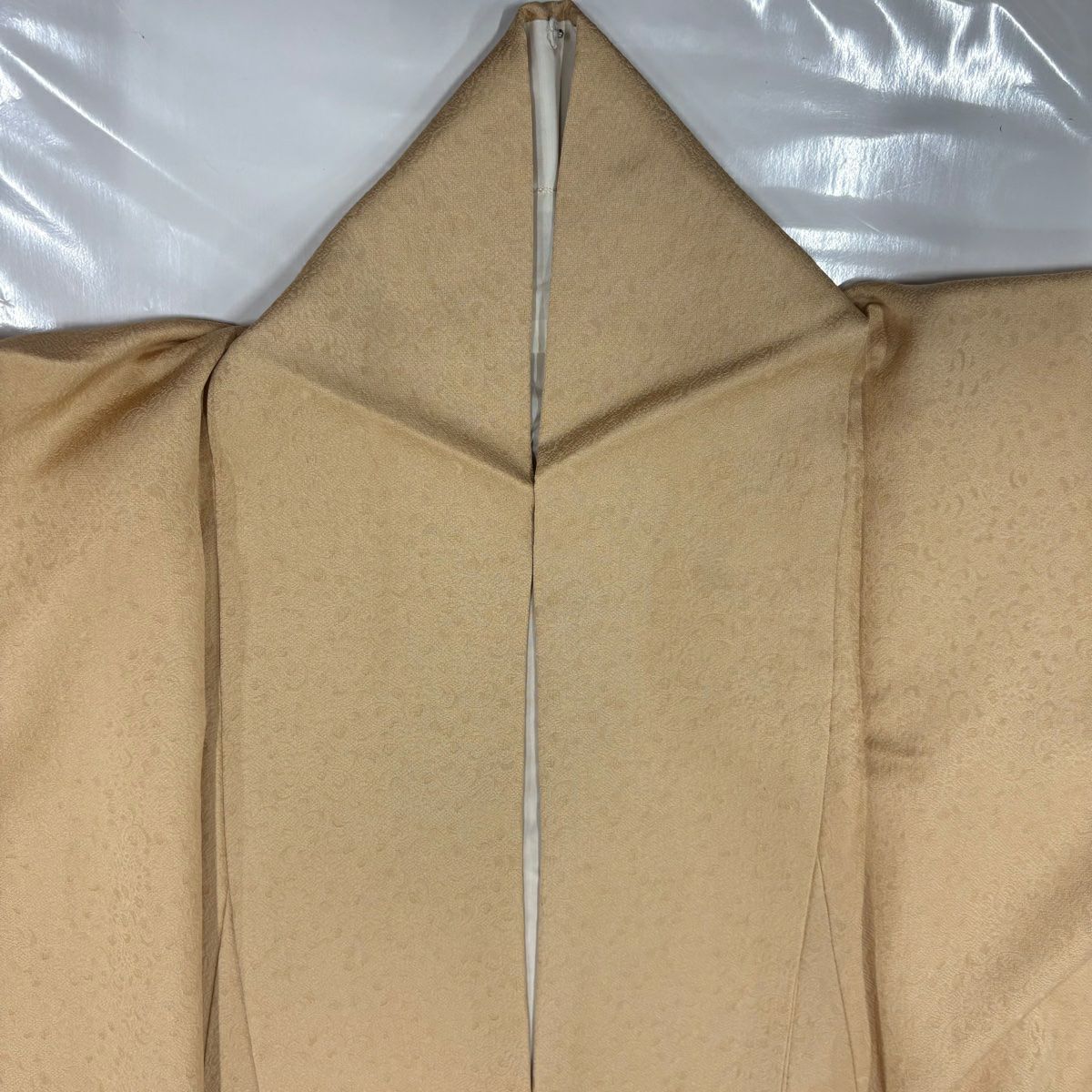 【美品】 留袖禮服禮服 身長160cm 袖長64.5cm M 雙層 甲斐泰造 落款あり 地紋 薄橙色 純蠶絲 名品級