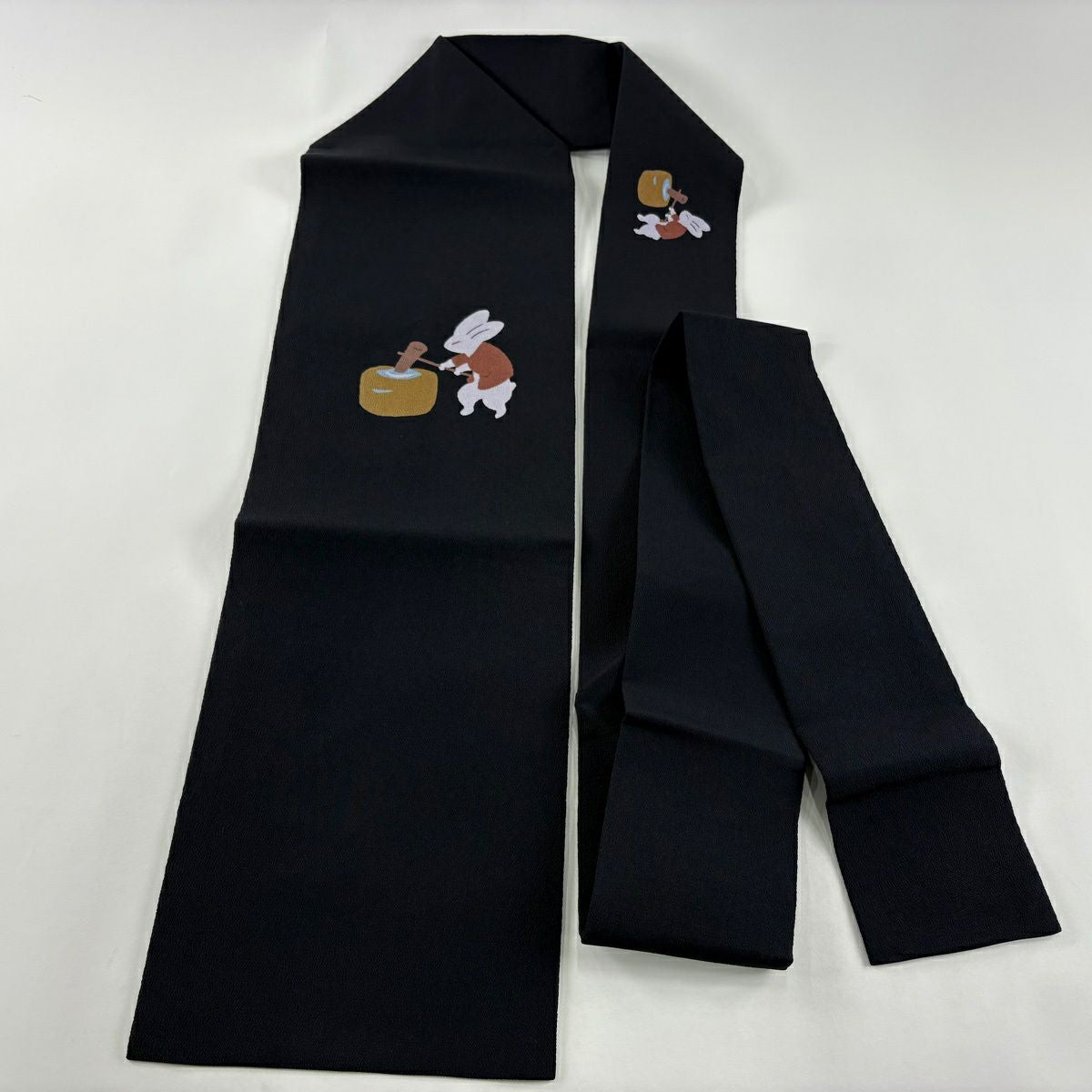 【美品】名古屋帶 名品級 餅搗兔子 縮緬 黑 純蠶絲