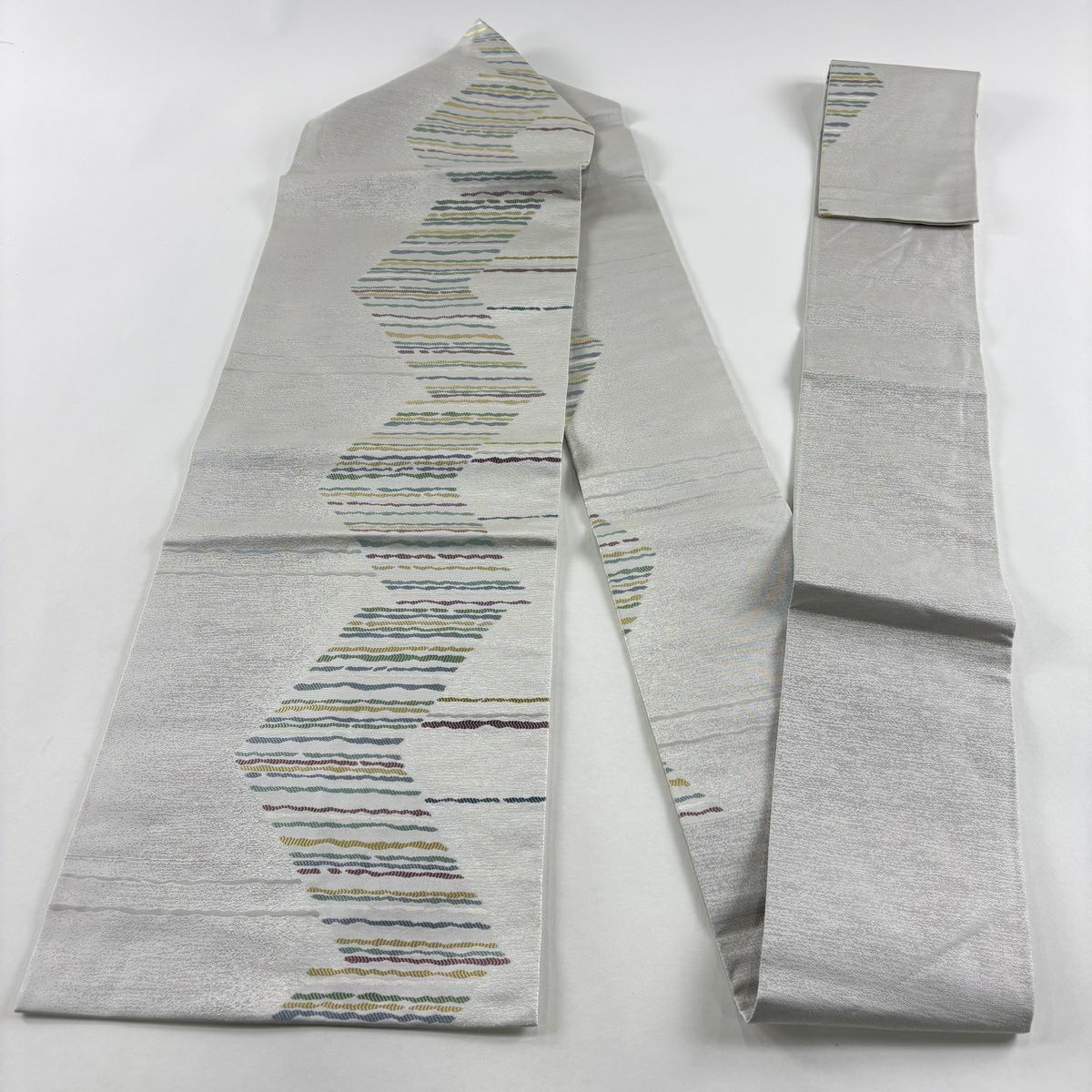 【美品】 名古屋帶 名品級 幾何學 細條 金金箔 灰色 純蠶絲