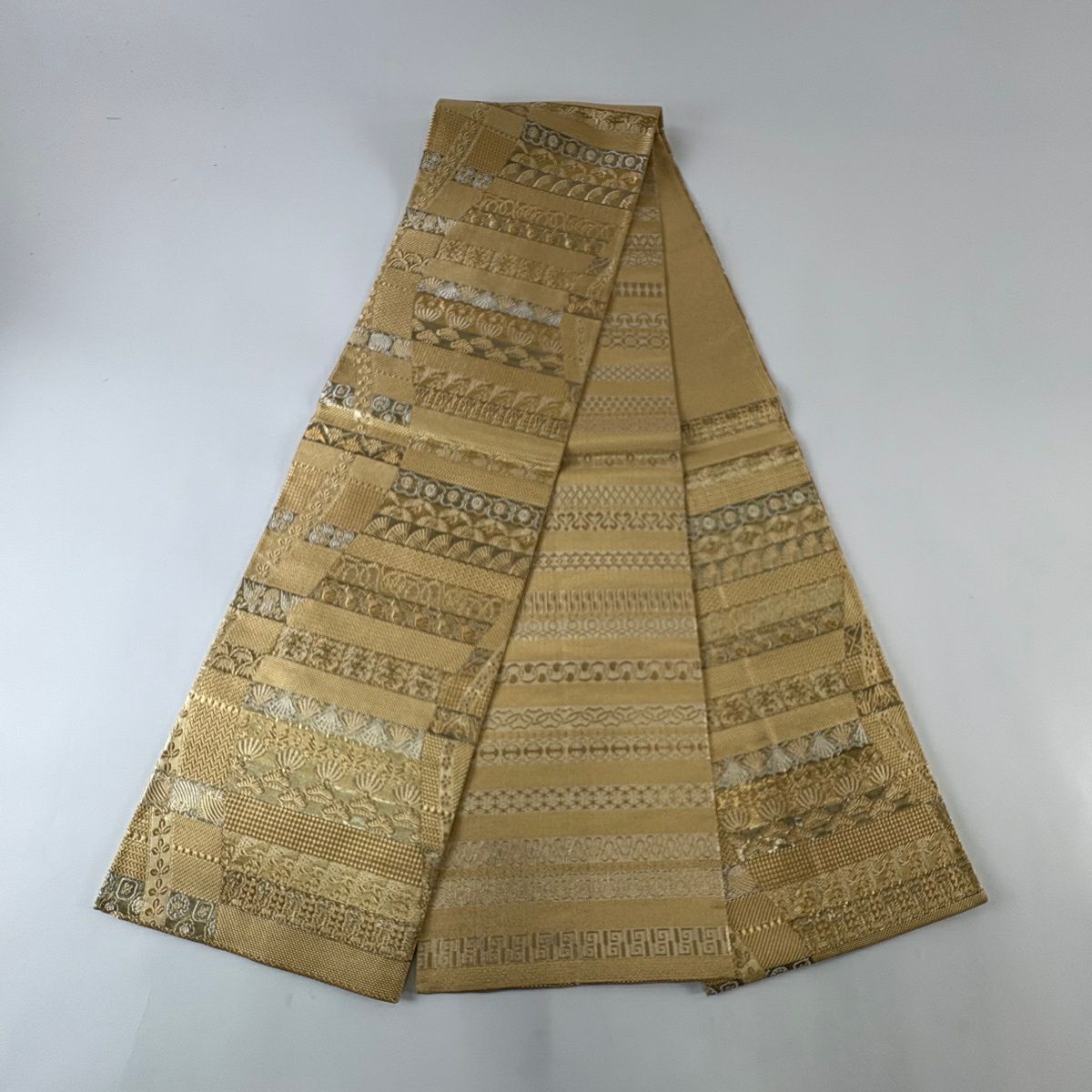 【美品】 袋帶 秀品級 瓢箪 松樹 金銀絲 金金箔 金色 大鼓圖案 純蠶絲