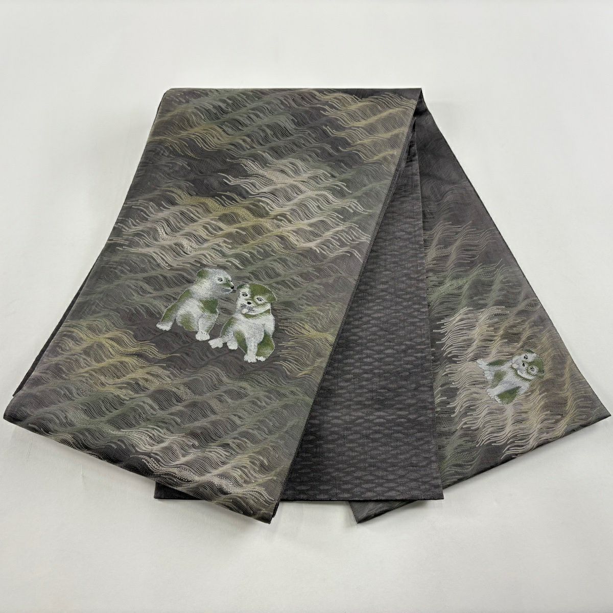 【美品】 袋帶 逸品級 鈴乃屋 小犬 斜條紋 灰色 大鼓圖案 純蠶絲