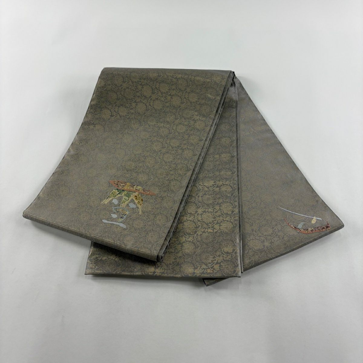 【美品】 袋帶 秀品級 落款 花唐草紋 草花紋 金金箔 金絲 灰色 大鼓圖案 純蠶絲