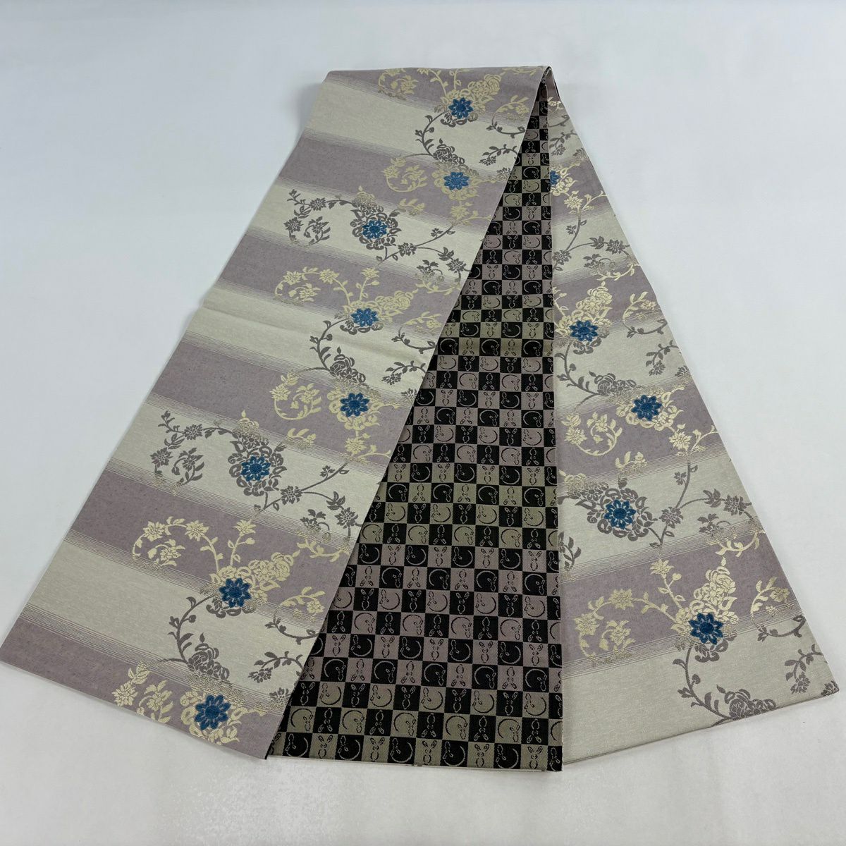 【美品】 袋帶 名古屋帶 逸品級 想屋 花唐草紋 段紋 刺繡 灰紫 純蠶絲