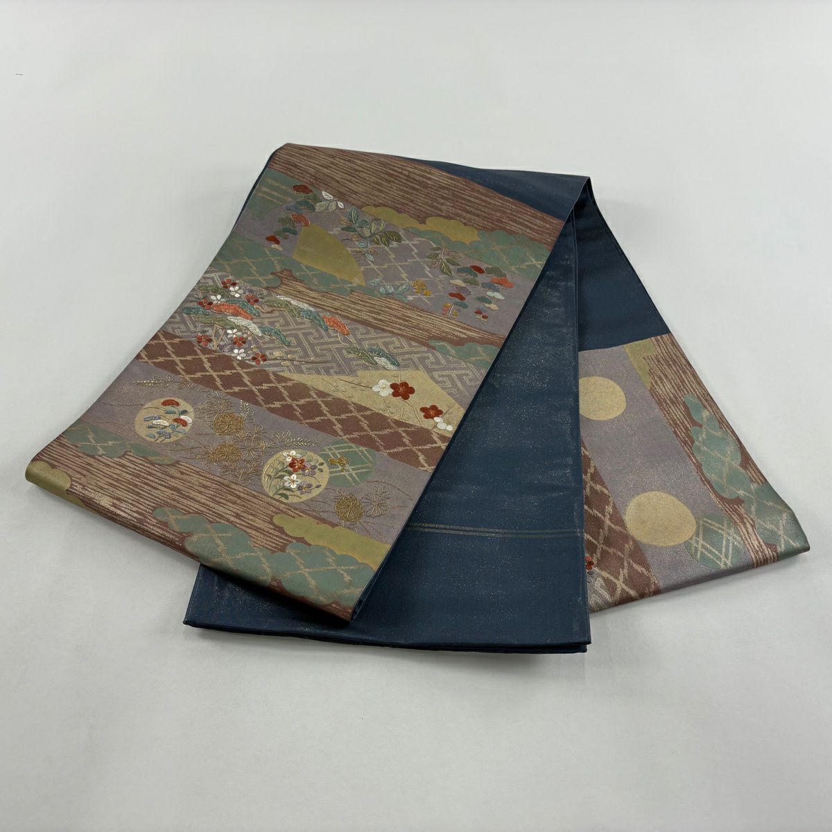 【美品】 袋帶 秀品級 草花紋 松樹 刺繡 金彩裝飾 灰紫 お太鼓柄 純蠶絲