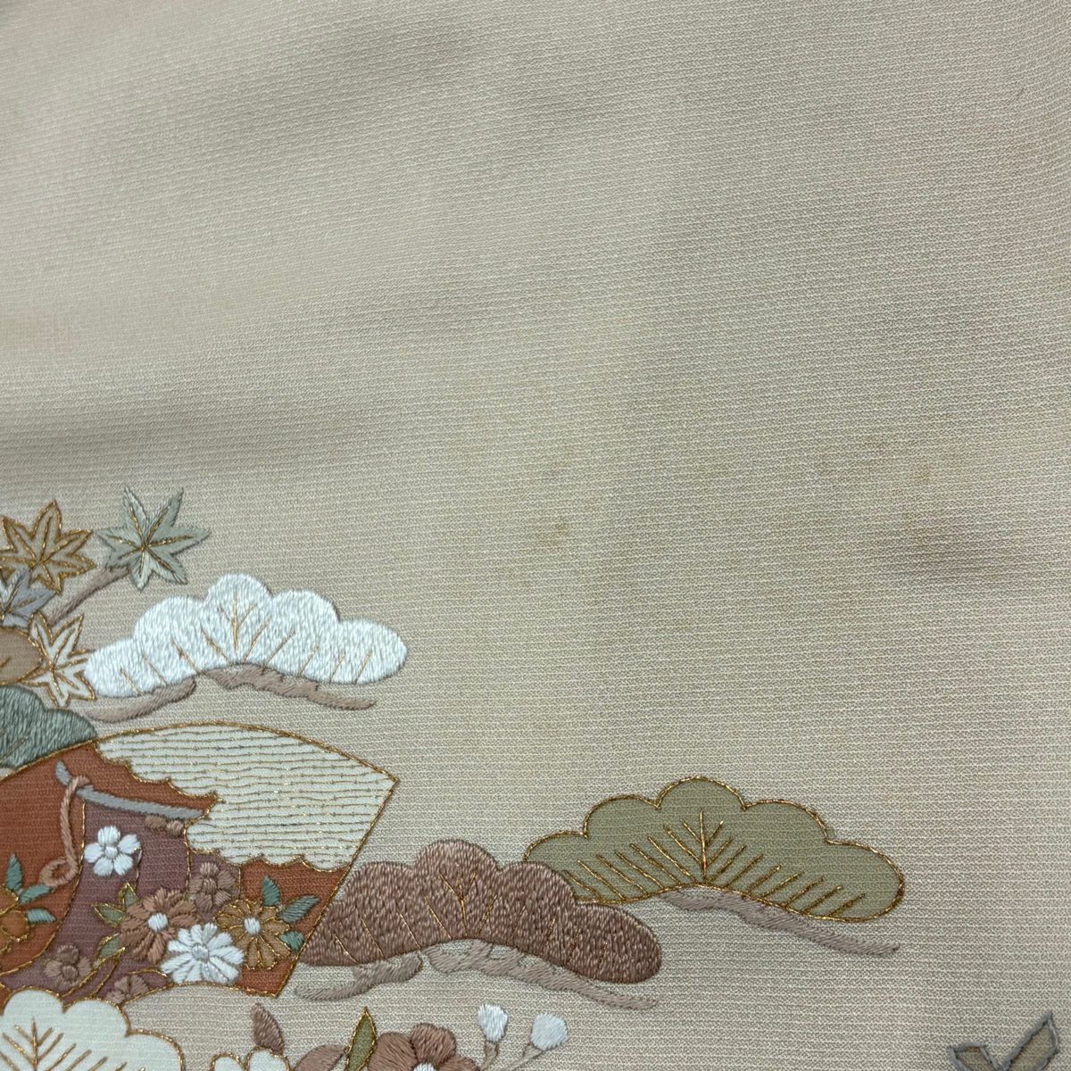 色留袖禮服 身長163cm 袖長67.5cm L 雙層 松樹竹子梅花 扇子面 刺繡 金線 米色 純蠶絲 秀品級 一個紋