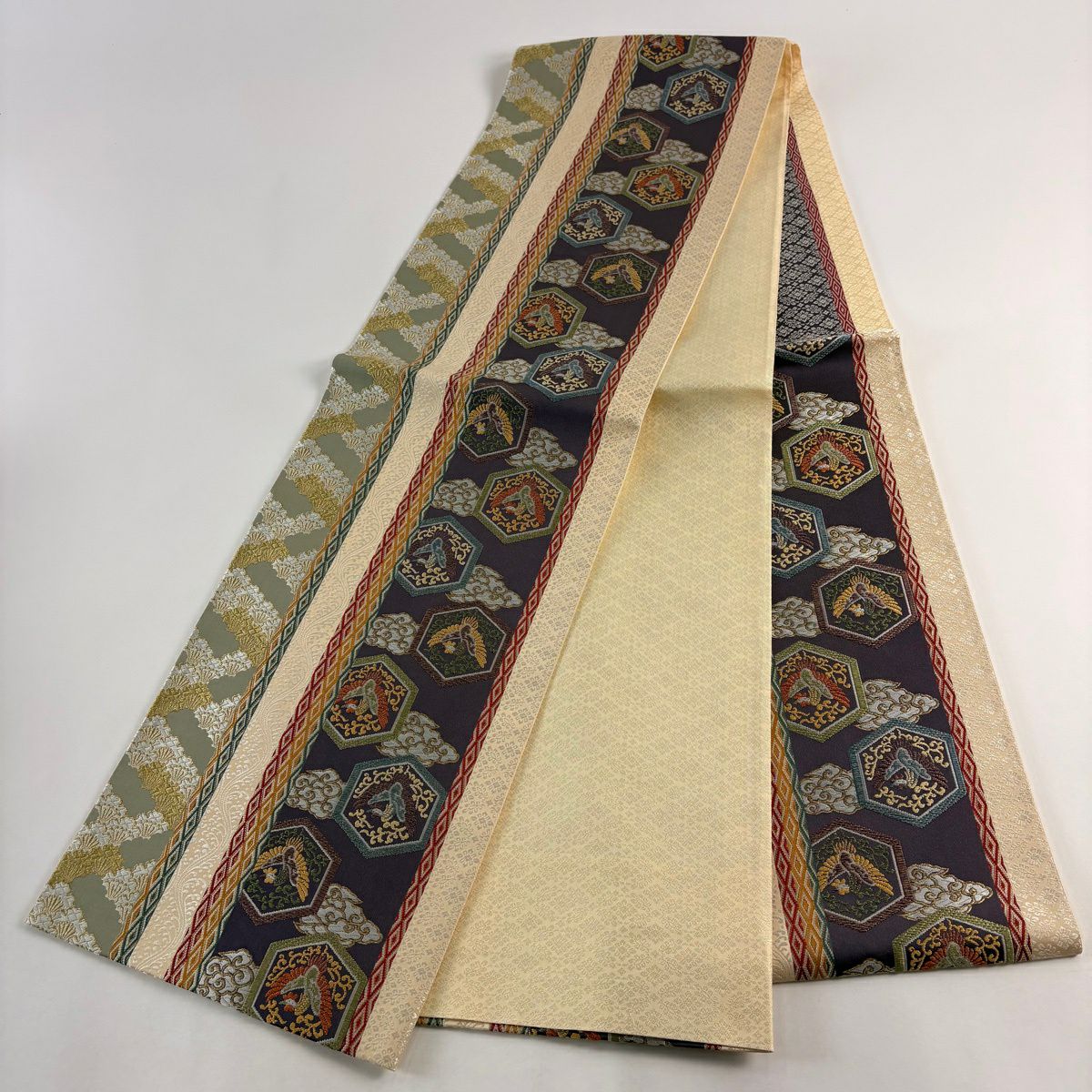 【美品】 袋帶 名品級 鳥 龜甲 金絲 刺繡 米色 六通 純蠶絲