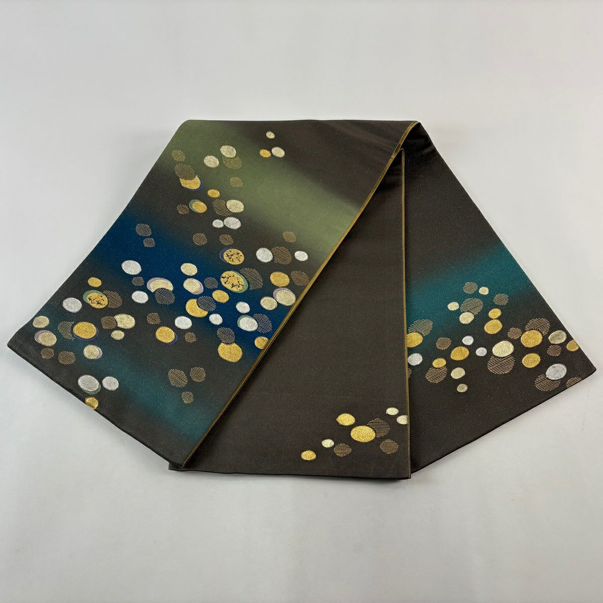 【美品】 袋帶 秀品級 幾何學 金銀彩 灰綠 お太鼓圖案 純蠶絲
