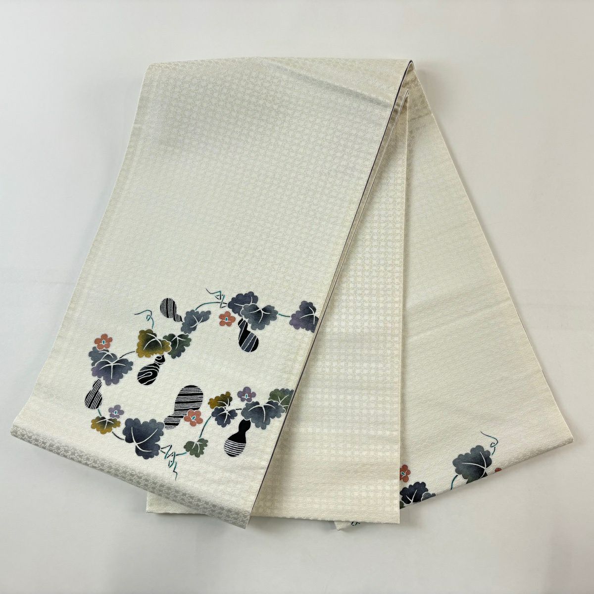 【美品】 袋帶 秀品級 落款あり 瓢箪 草花紋 白 お太鼓柄 純蠶絲