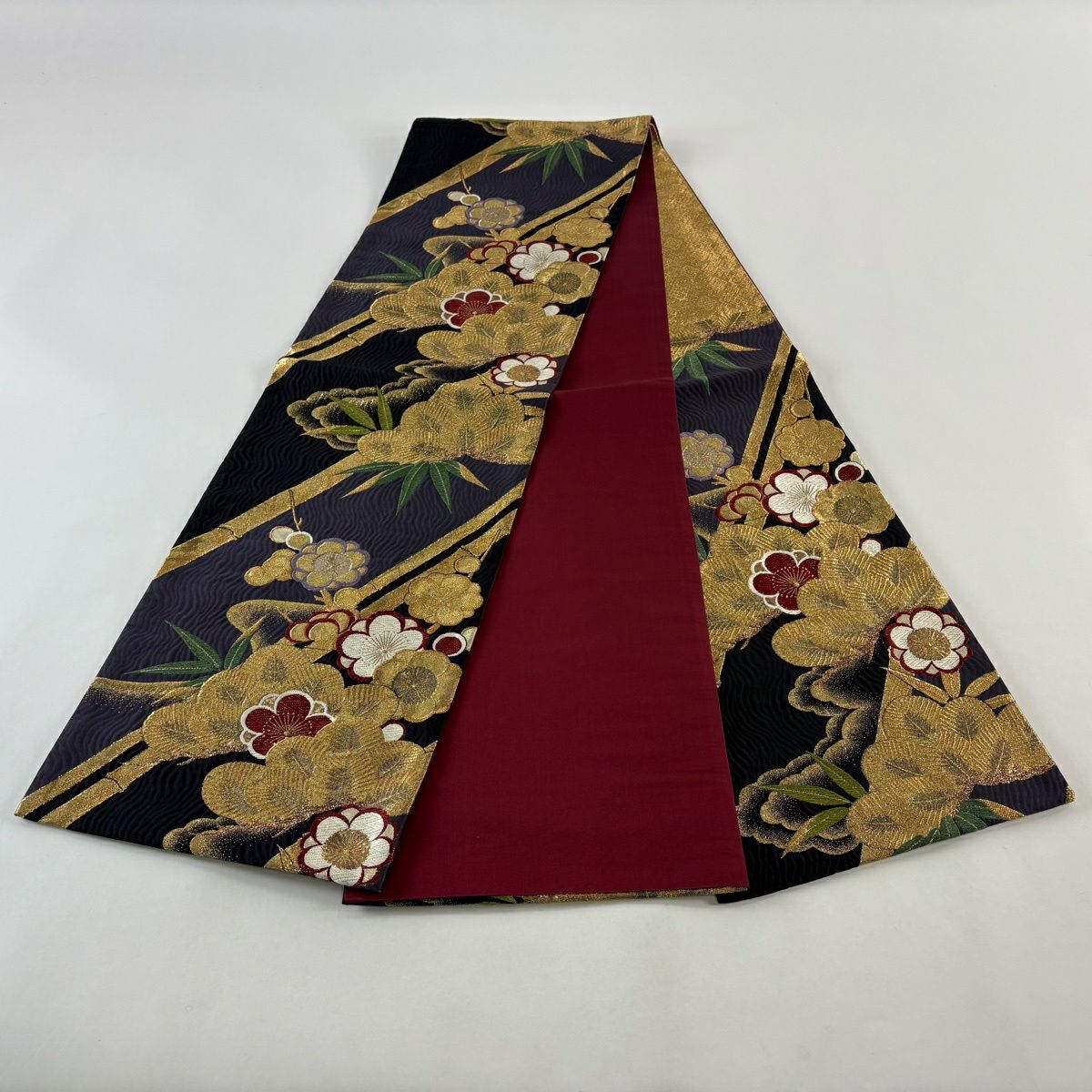 【美品】 袋帶 優品級 振袖禮服禮服用 松樹竹子梅花 金金箔 金絲 黑 六通 純蠶絲