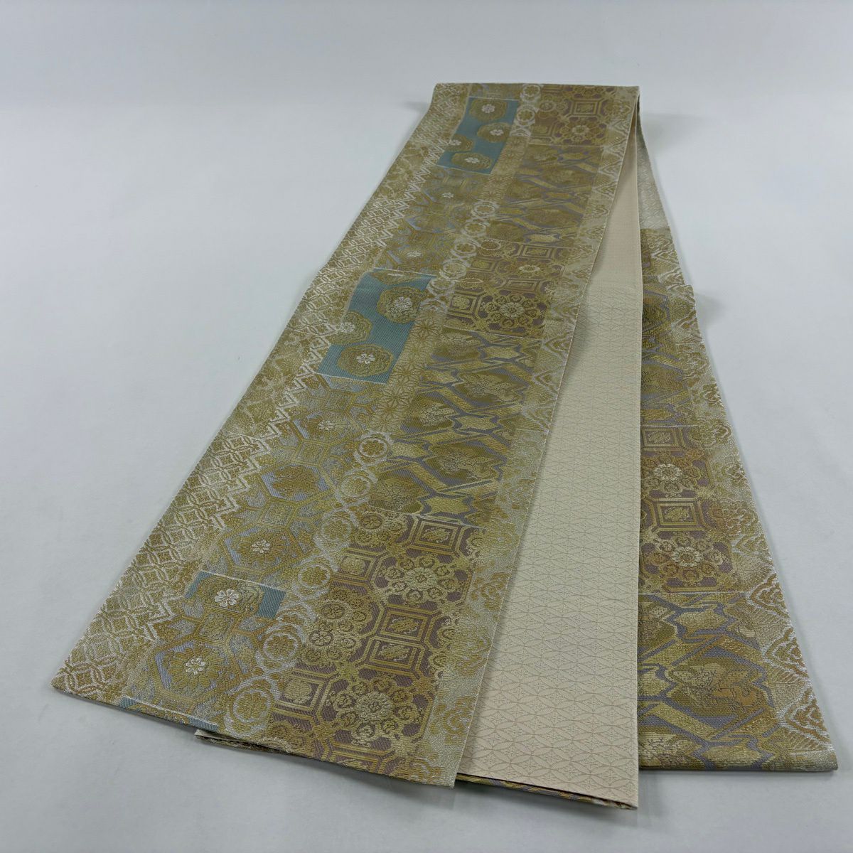 【美品】 袋帶 秀品級 華紋 麻葉 金金箔 米色 六通 純蠶絲