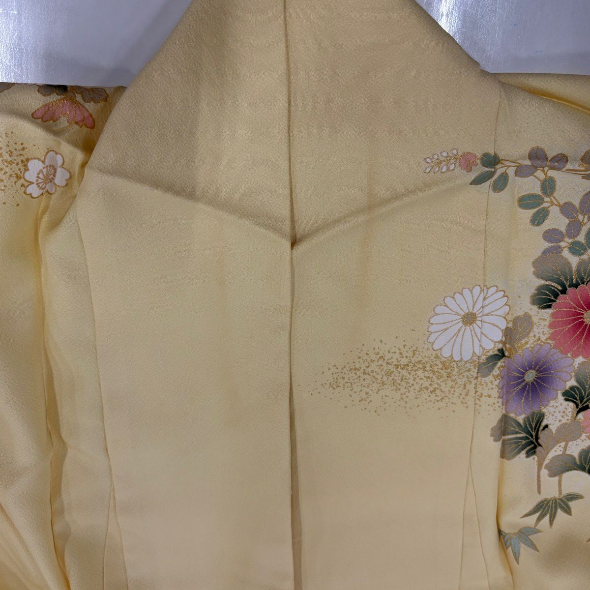 振袖禮服 身長164cm 袖長67cm M 雙層 松樹竹子梅花 菊花 金彩裝飾 染分 薄黃 純蠶絲 名品級