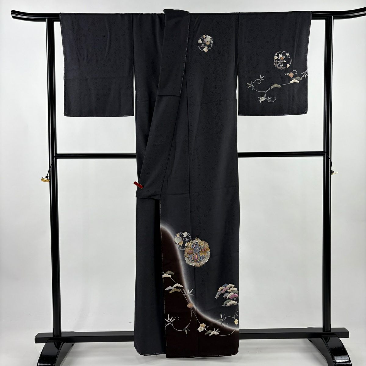 【美品】 付下 身長159cm 袖長66cm M 雙層 帝王紫 鈴乃屋 落款あり 寶盡くし 松樹竹子梅花 刺繡 金絲 黑灰 純蠶絲 逸品級