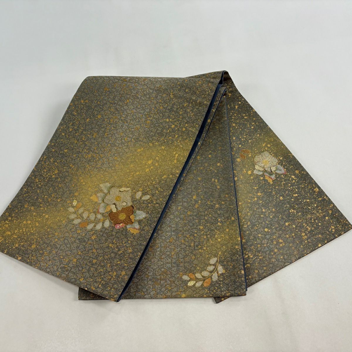 【美品】 袋帶 秀品級 草花紋紋 螺鈿 金銀彩 金色 大鼓圖案 純蠶絲