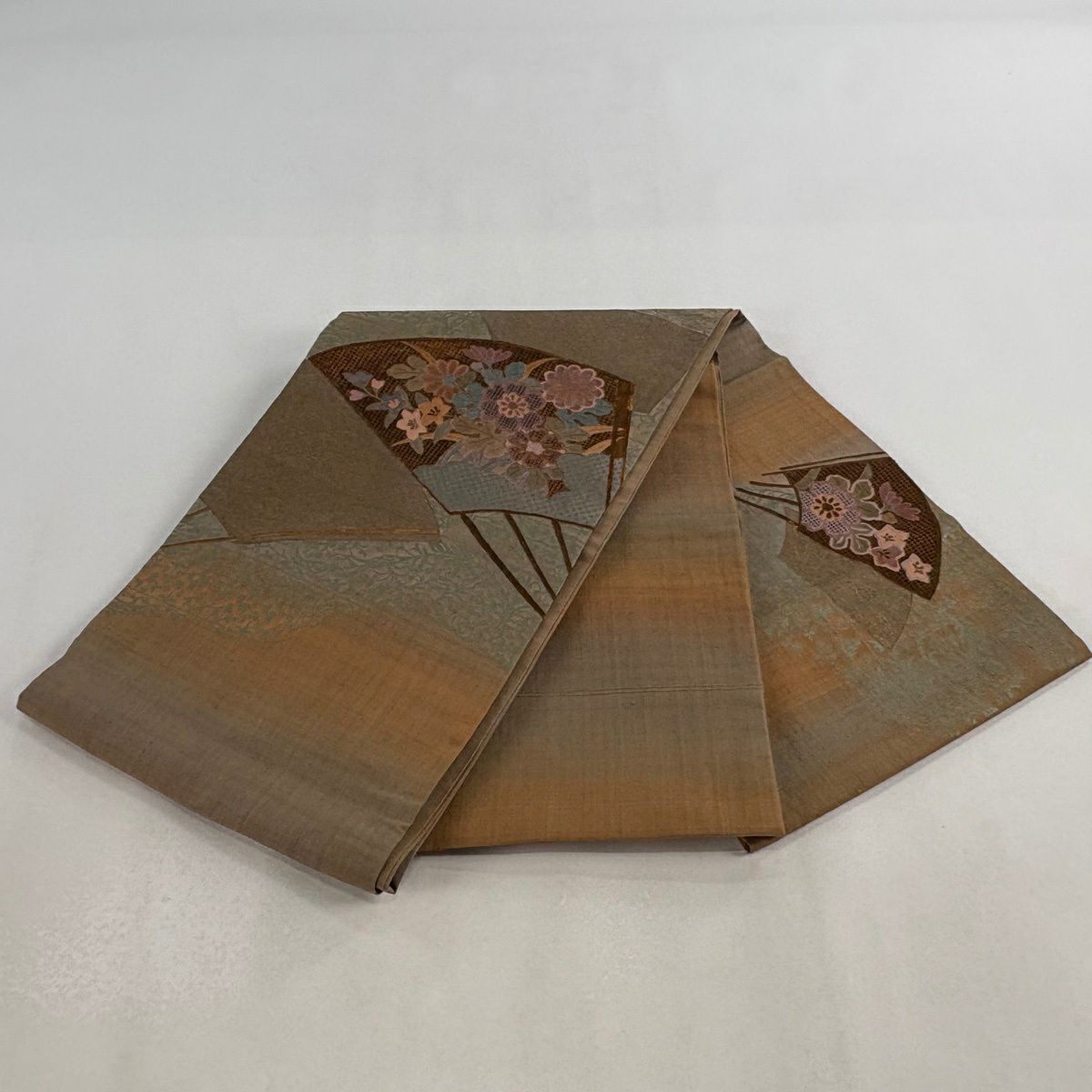 【美品】 袋帶 秀品級 紬織織 扇子 草花紋刺繡 金彩裝飾 茶