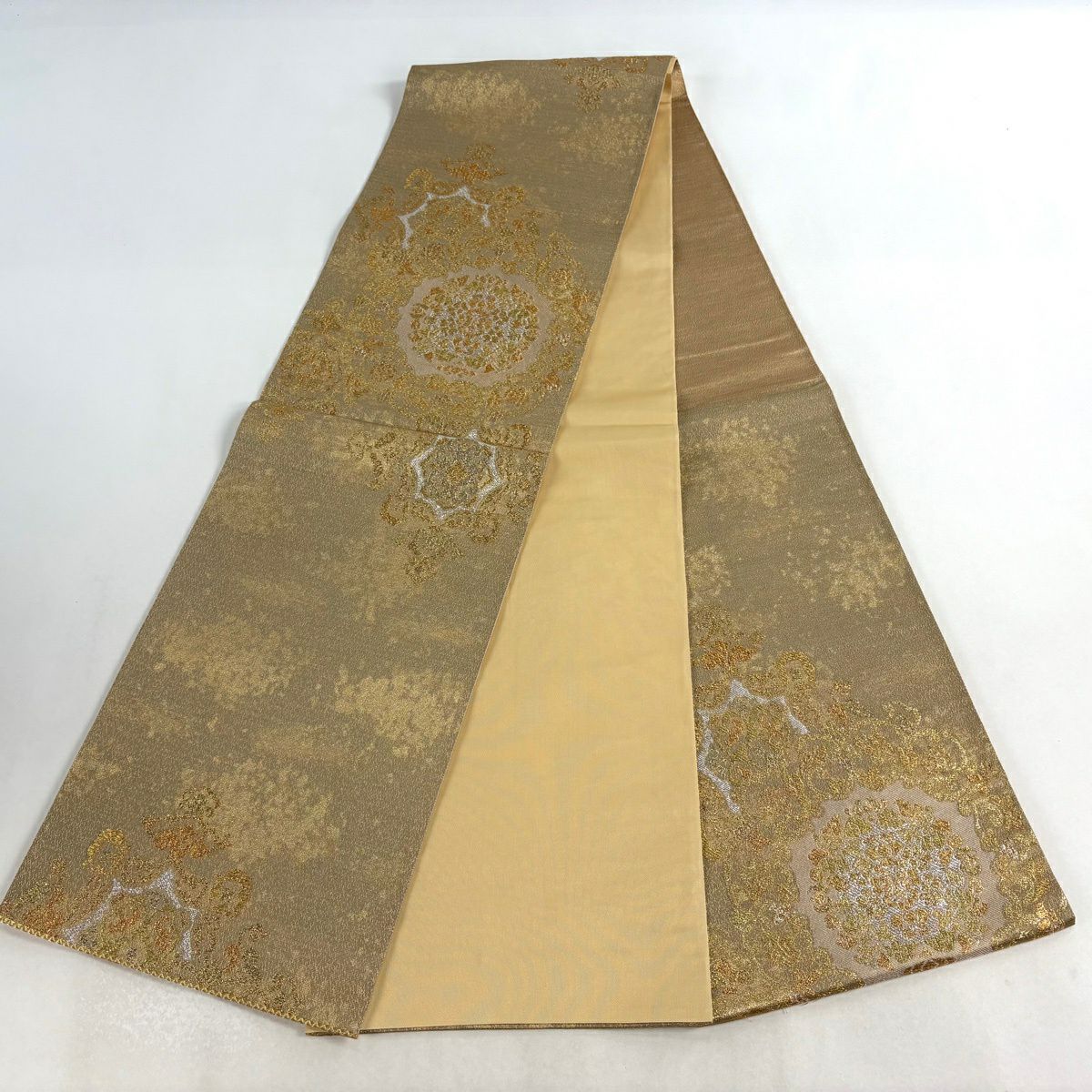 【美品】 袋帶 秀品級 華紋 花唐草紋 金銀線 金金箔 金色 六通 純蠶絲