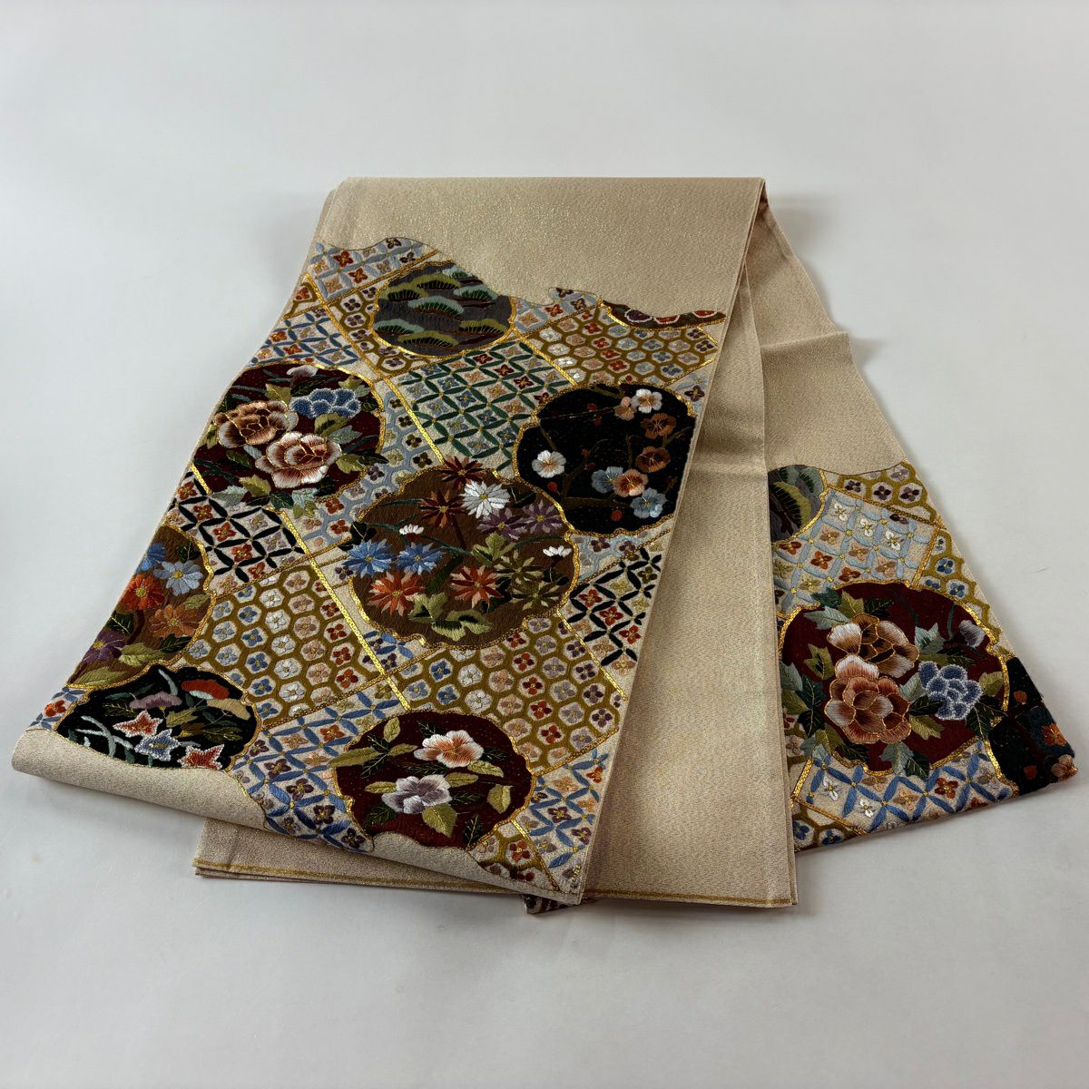 【美品】 袋帶 逸品級 草花紋紋 七寶紋 金糸刺繡 米色 大鼓圖案 純蠶絲