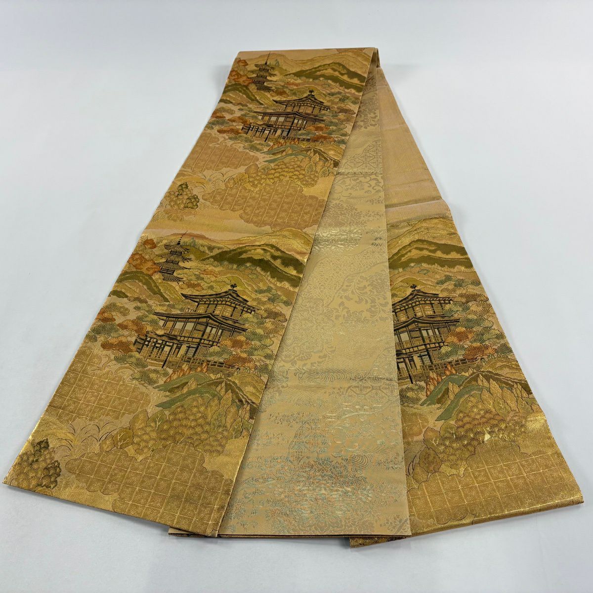 【美品】 袋帶 秀品級 風景 建物 金金箔 金色 六通 純蠶絲