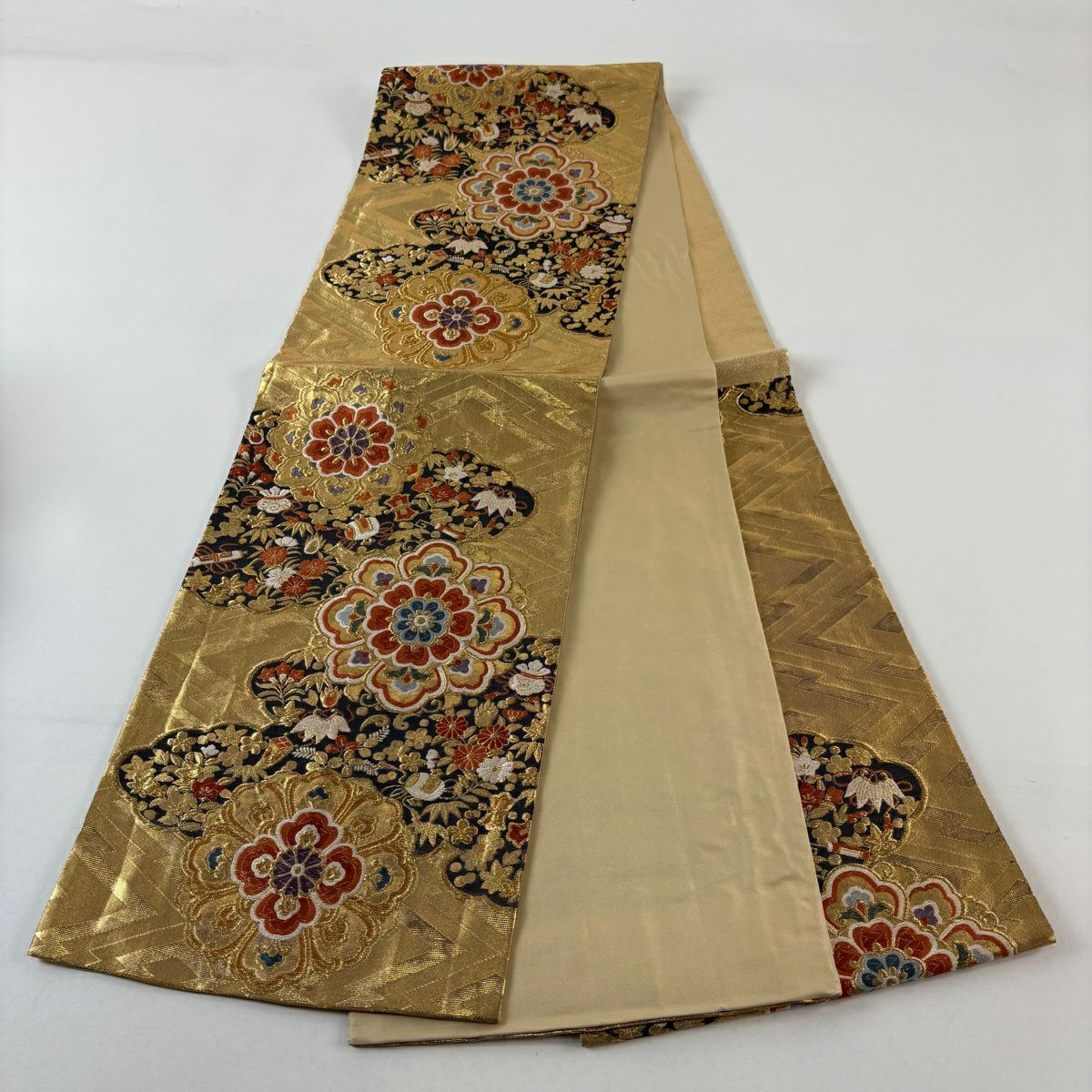【美品】 袋帶 秀品級 華紋 寶盡くし 唐織 金金箔 金色 六通 純蠶絲