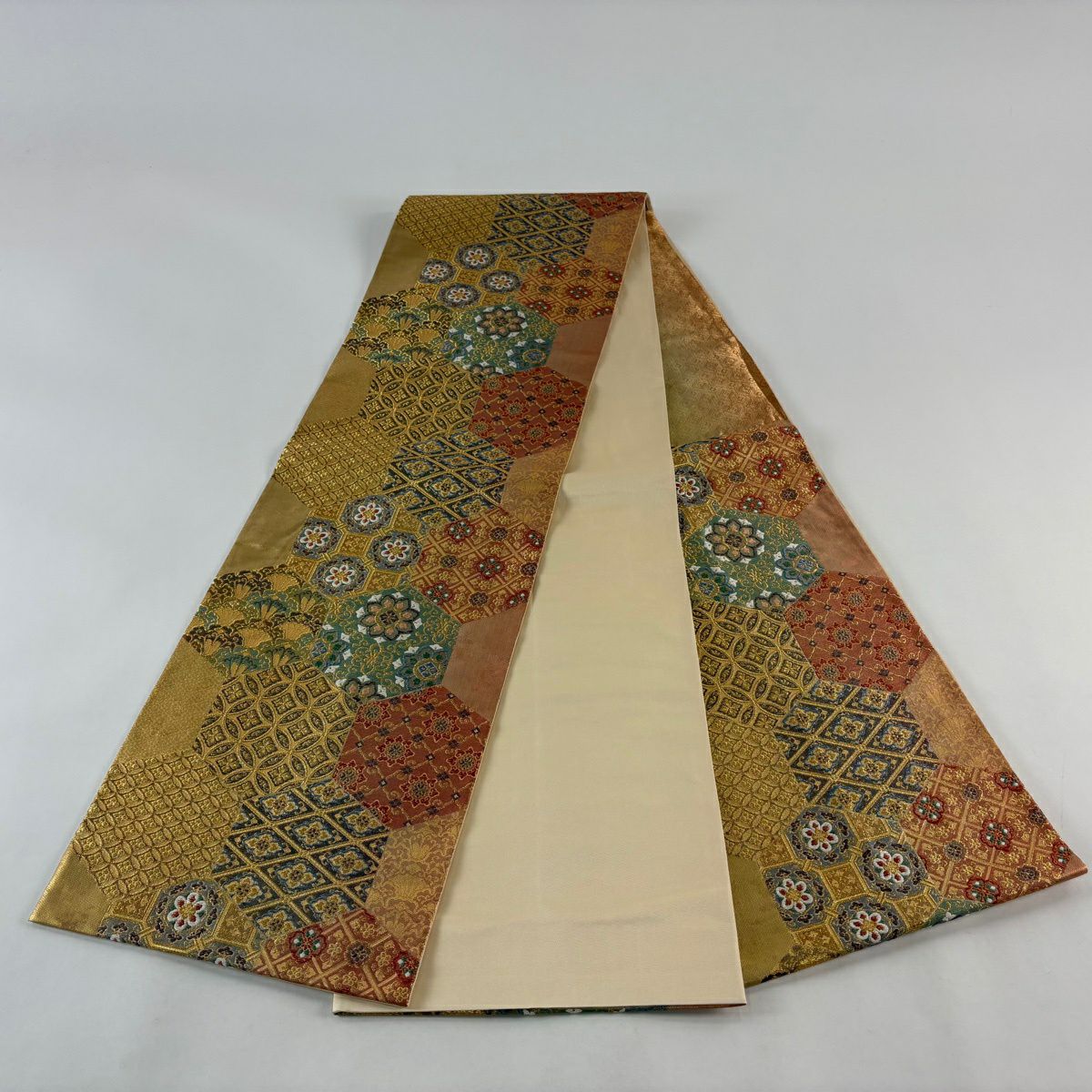 【美品】 袋帶 秀品級 草花紋紋 龜甲 金絲 金金箔 金色 六通 純蠶絲